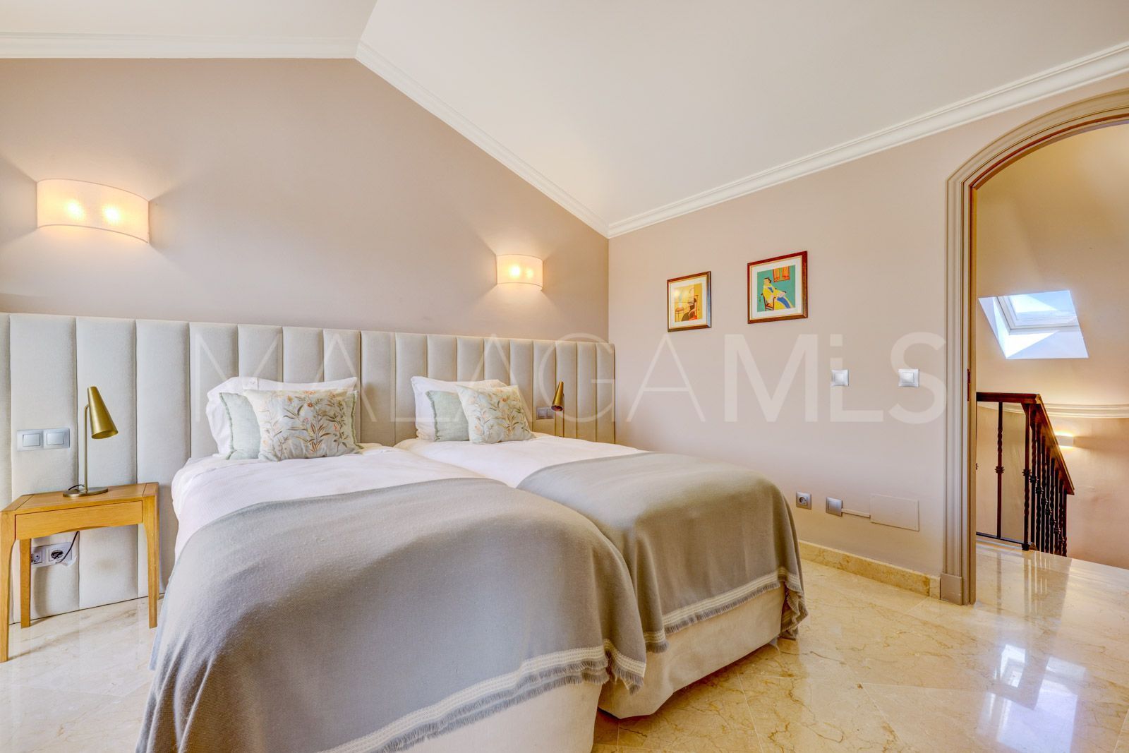 Buy duplex penthouse in Las Alamandas