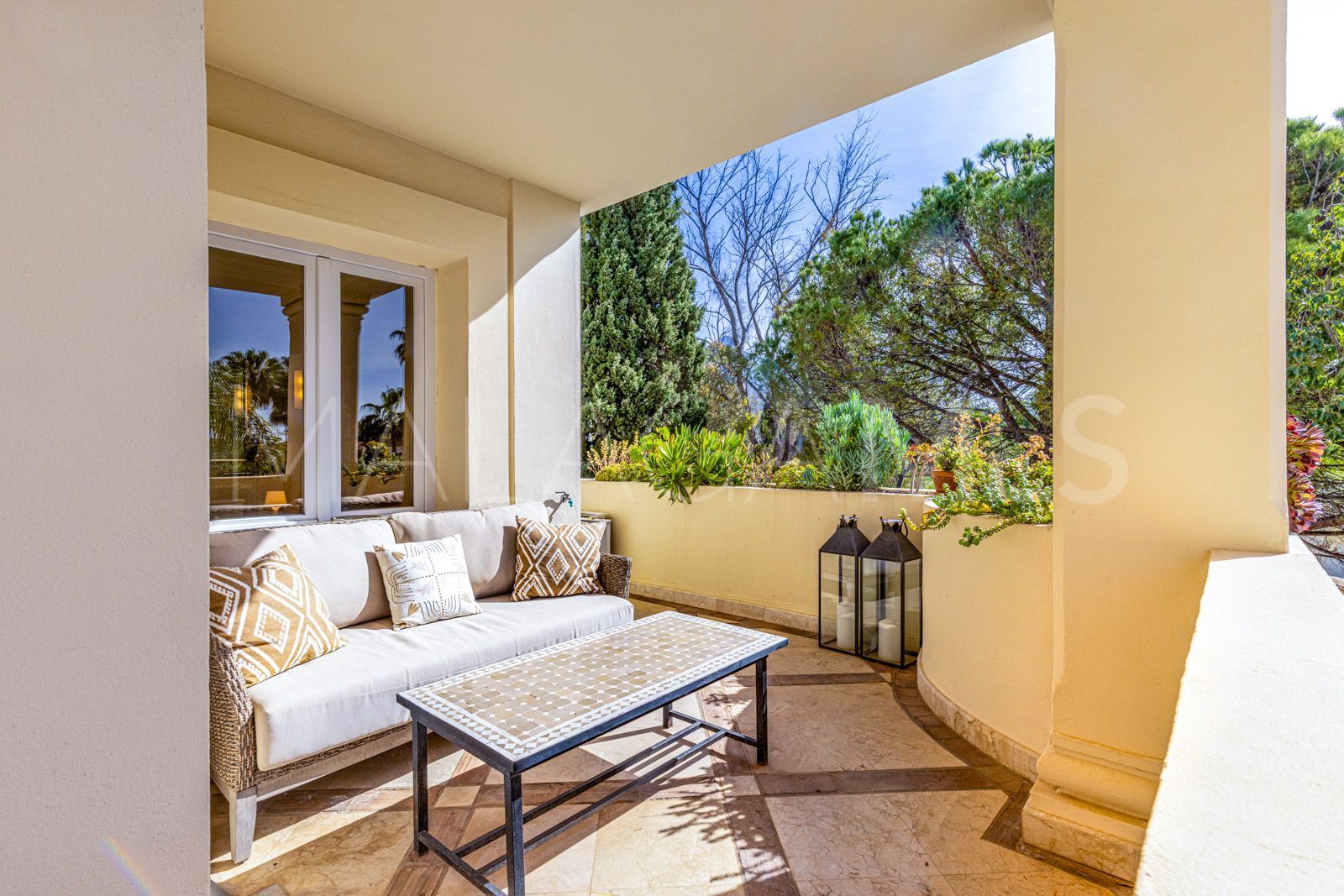 Buy duplex penthouse in Las Alamandas