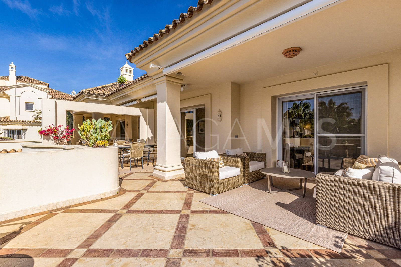 Buy duplex penthouse in Las Alamandas