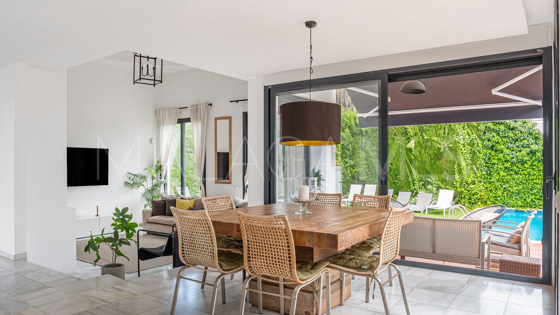 Villa for sale in Nueva Andalucia