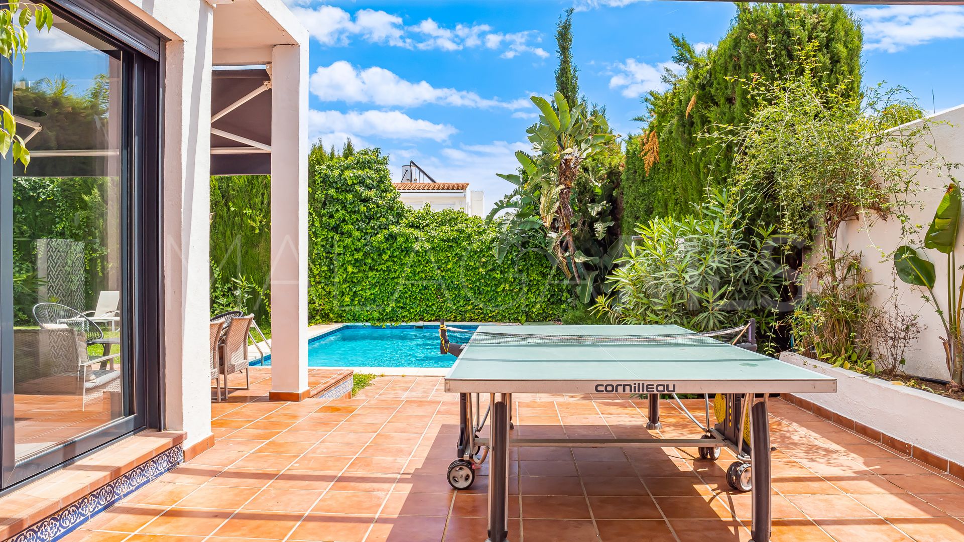 Villa for sale in Nueva Andalucia