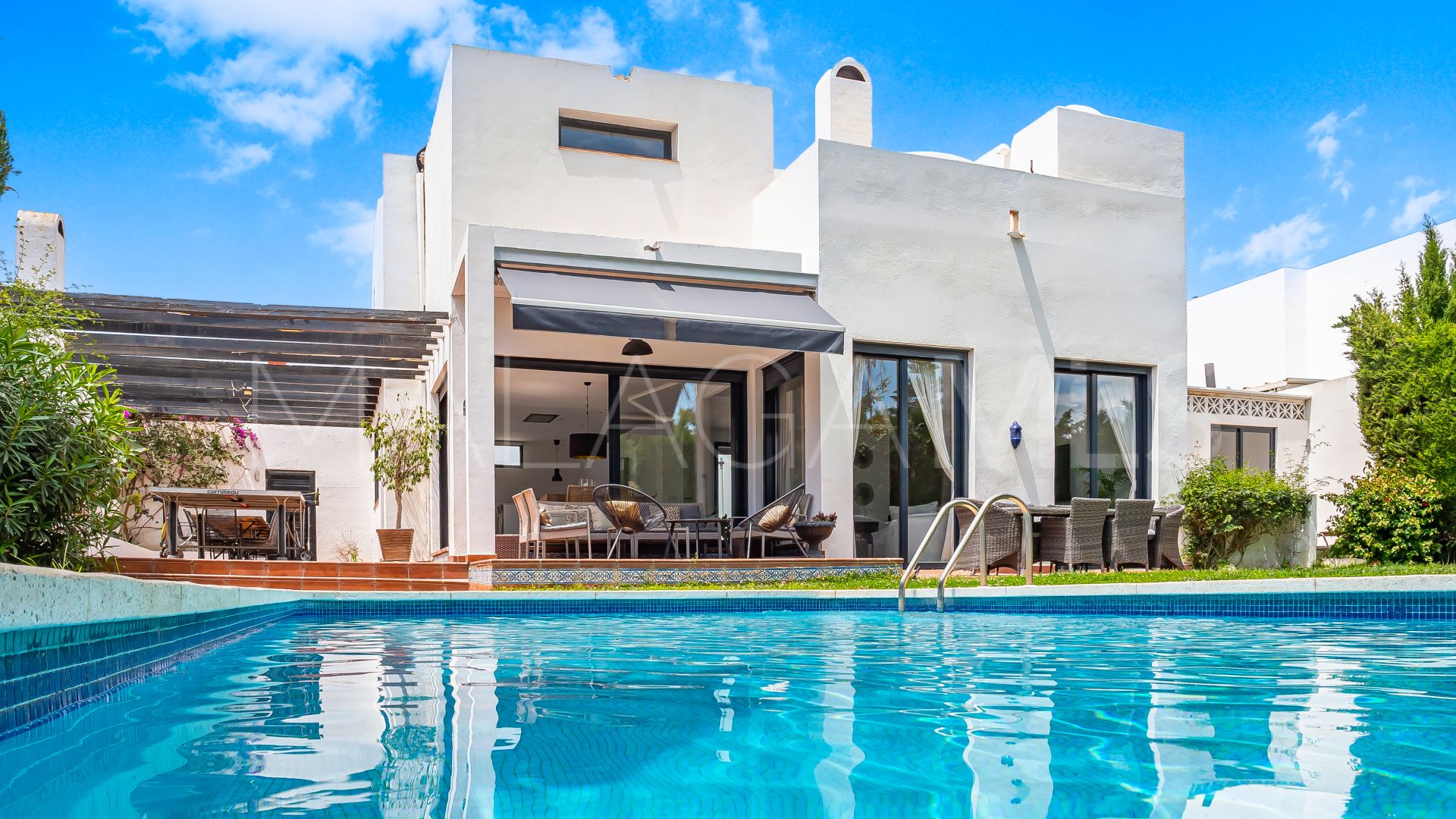 Villa for sale in Nueva Andalucia