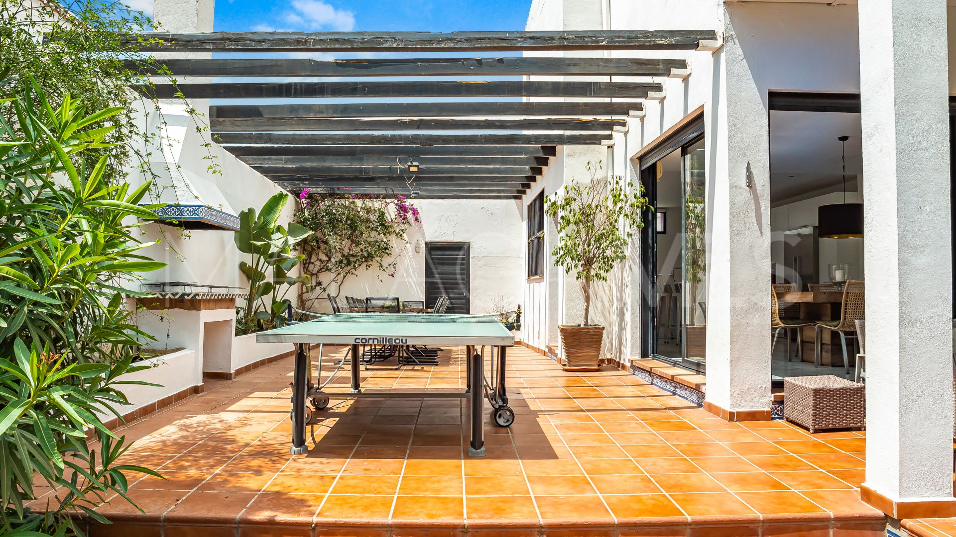 Villa for sale in Nueva Andalucia