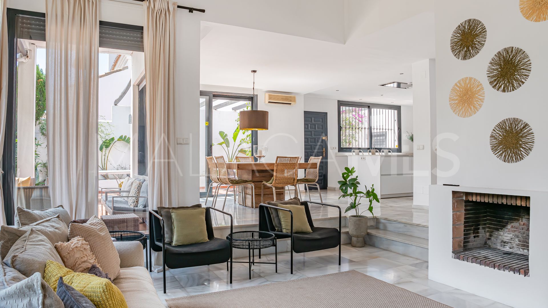 Villa for sale in Nueva Andalucia