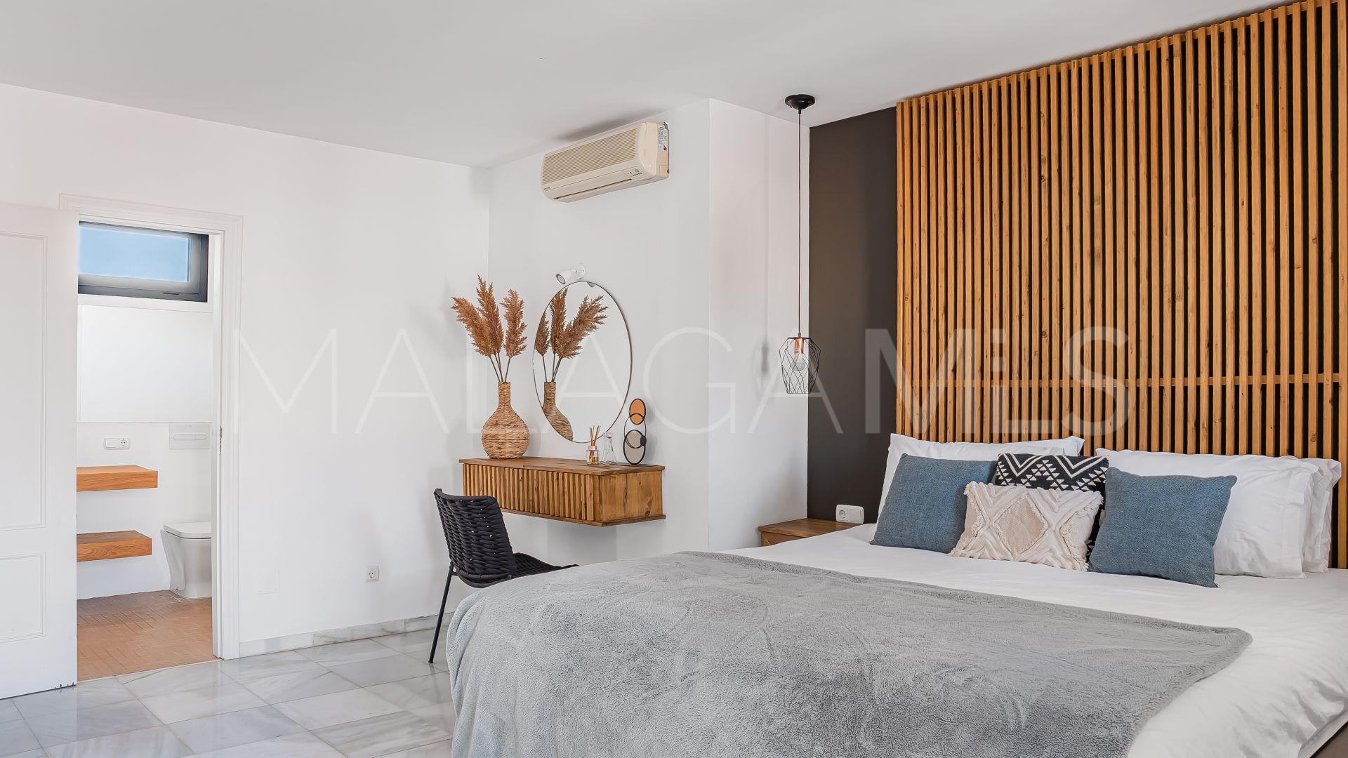 Villa for sale in Nueva Andalucia