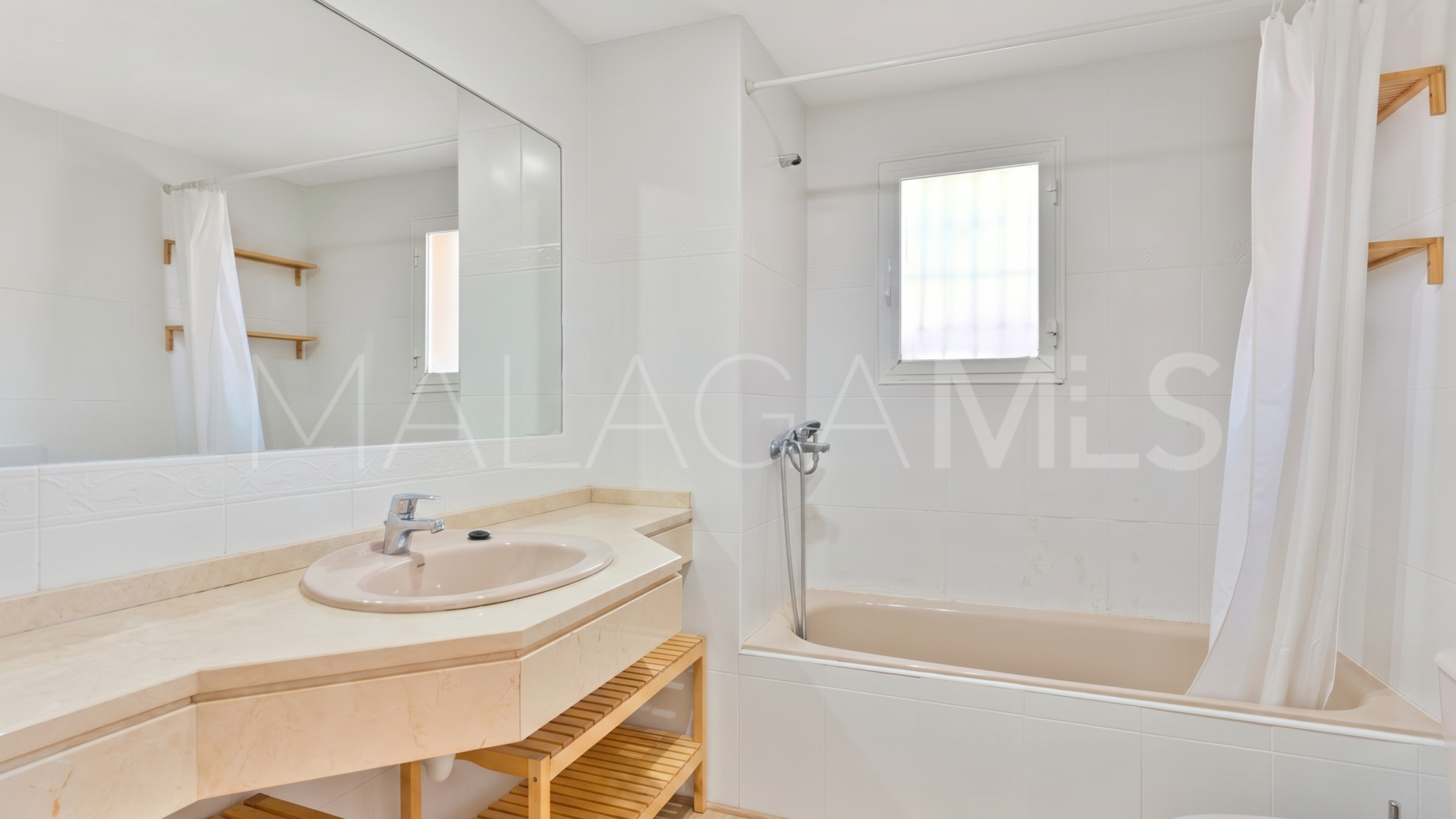 Adosado a la venta in Costabella with 3 bedrooms