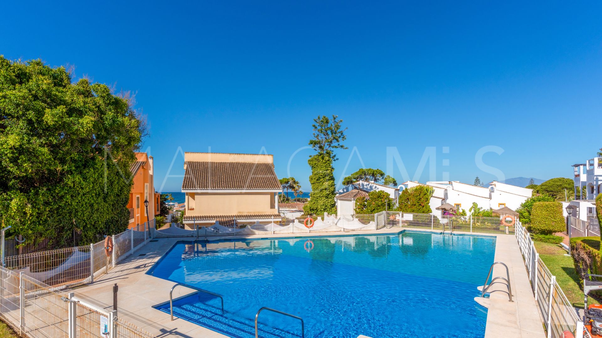Adosado a la venta in Costabella with 3 bedrooms