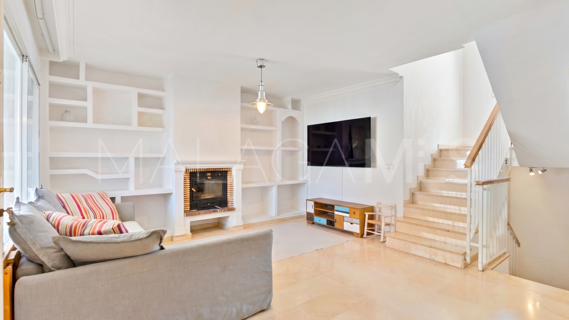 Adosado a la venta in Costabella with 3 bedrooms