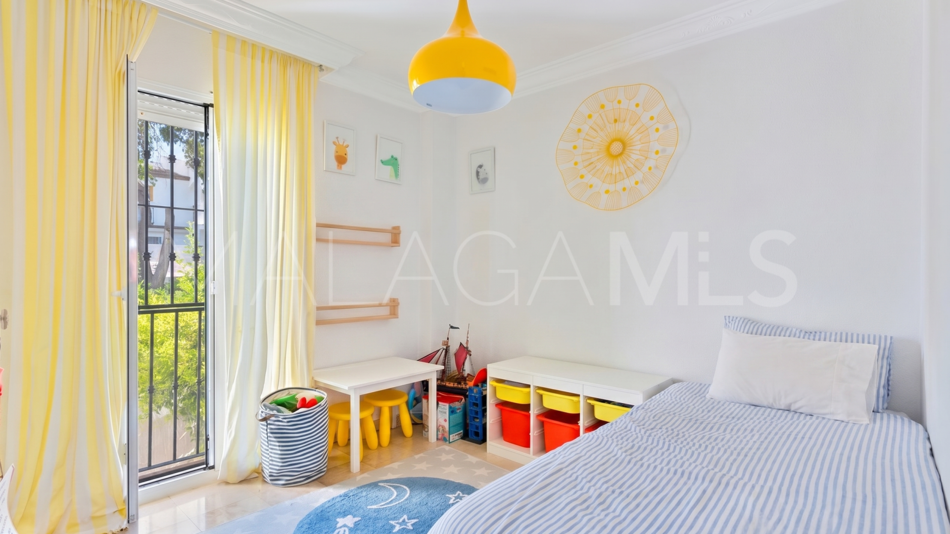 Adosado a la venta in Costabella with 3 bedrooms