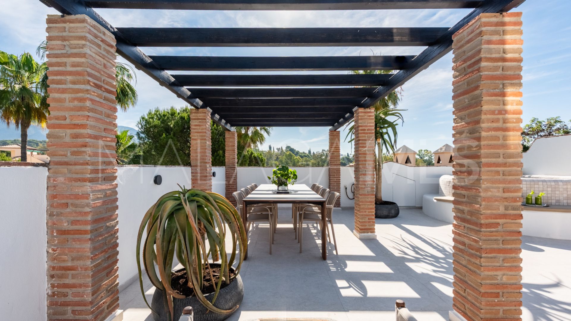 Duplex penthouse for sale in Nueva Andalucia with 3 bedrooms