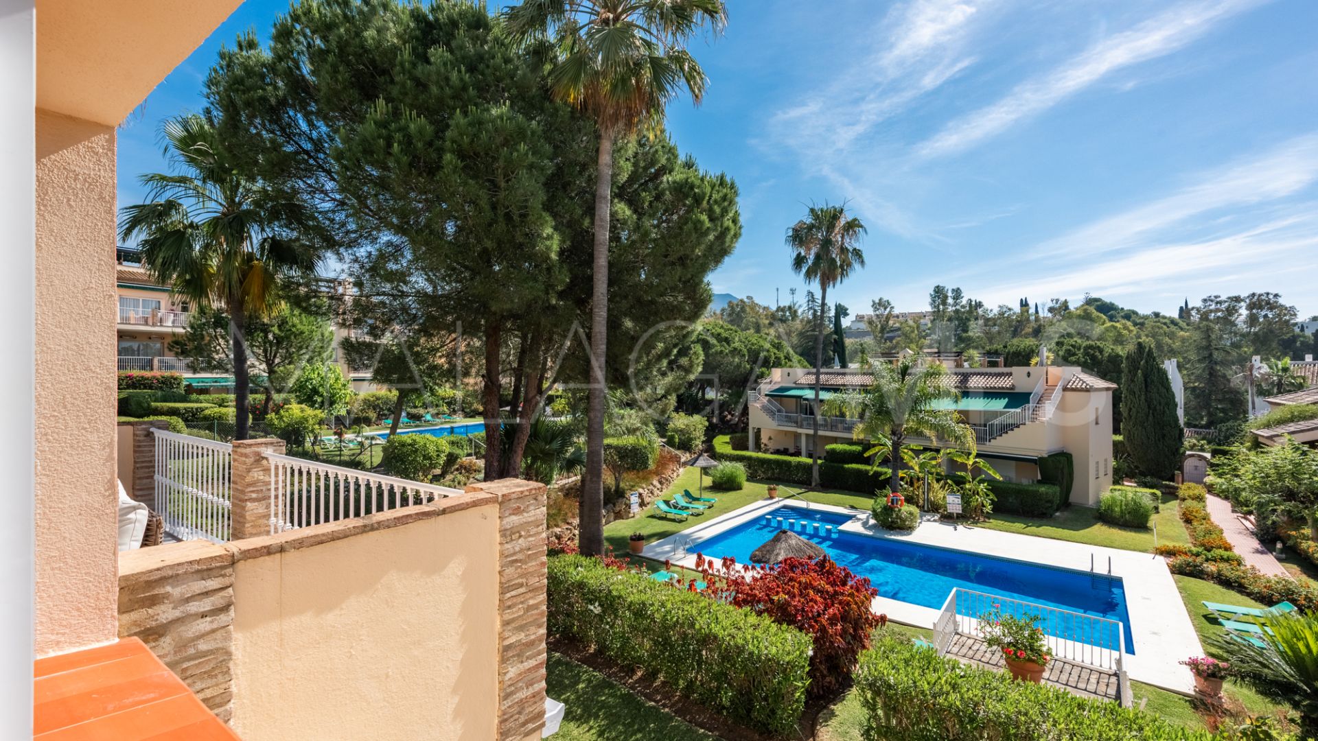 Duplex penthouse for sale in Nueva Andalucia with 3 bedrooms