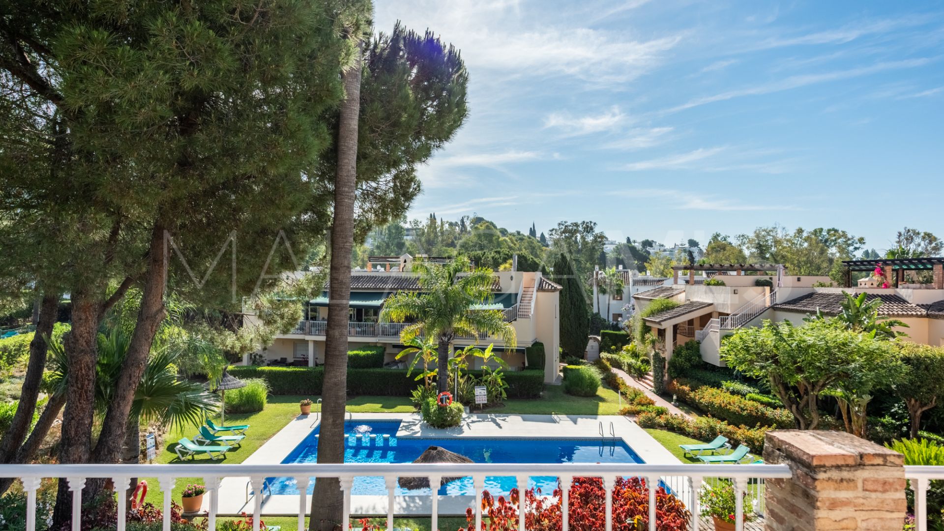 Duplex penthouse for sale in Nueva Andalucia with 3 bedrooms