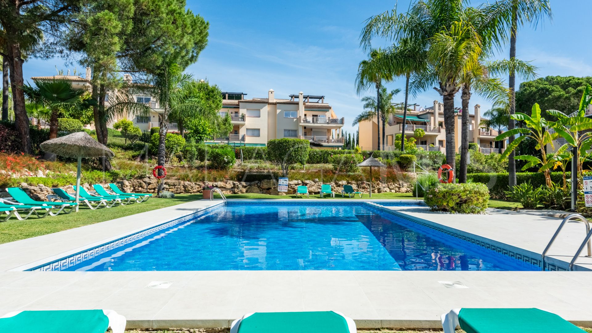 Duplex penthouse for sale in Nueva Andalucia with 3 bedrooms