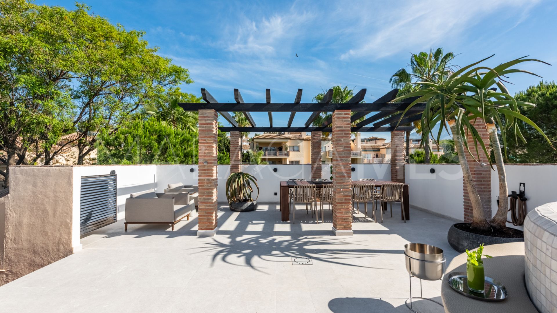 Duplex penthouse for sale in Nueva Andalucia with 3 bedrooms