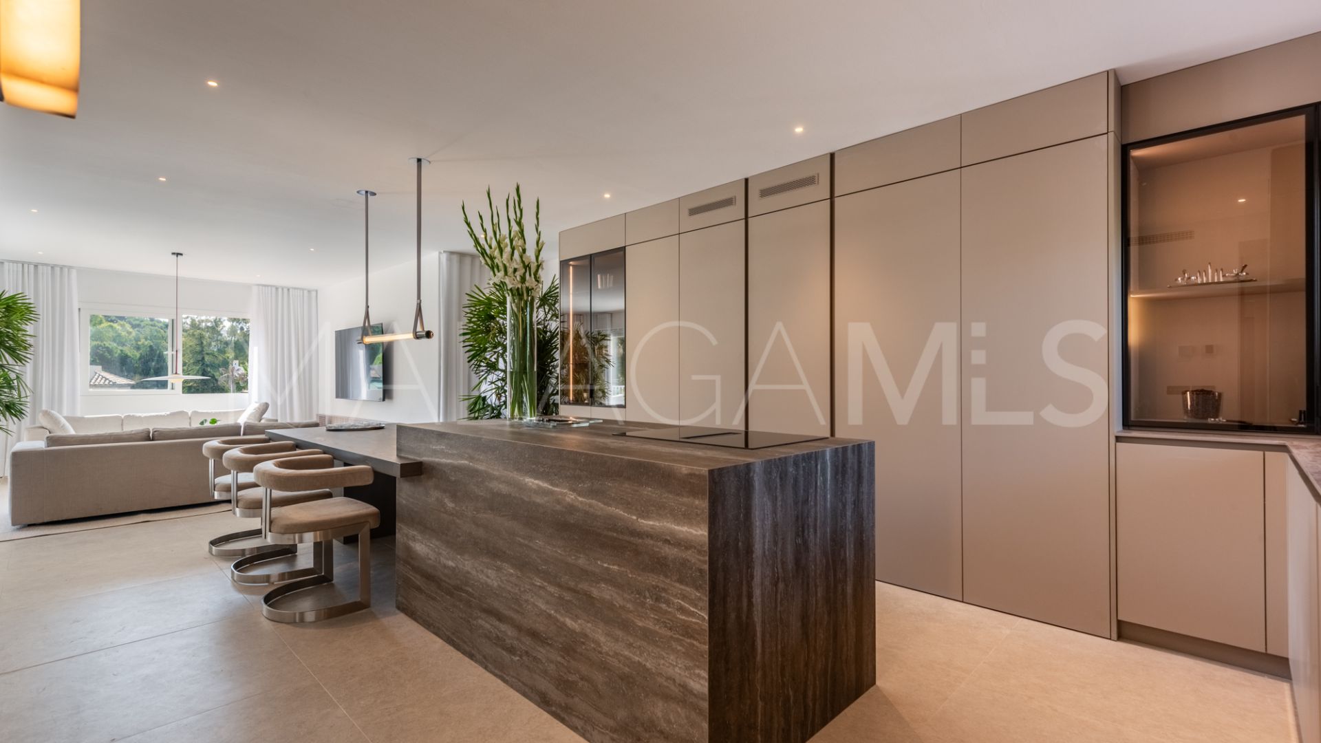 Duplex penthouse for sale in Nueva Andalucia with 3 bedrooms
