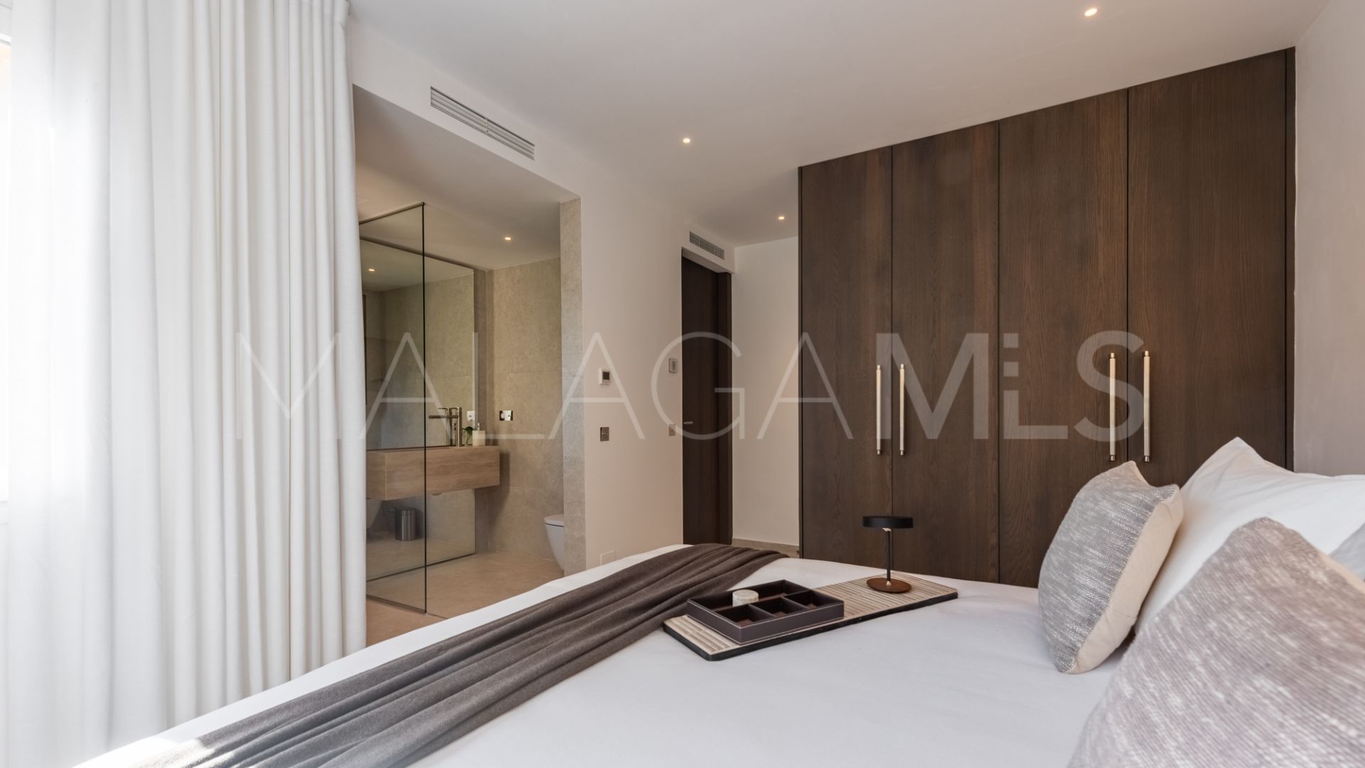 Duplex penthouse for sale in Nueva Andalucia with 3 bedrooms