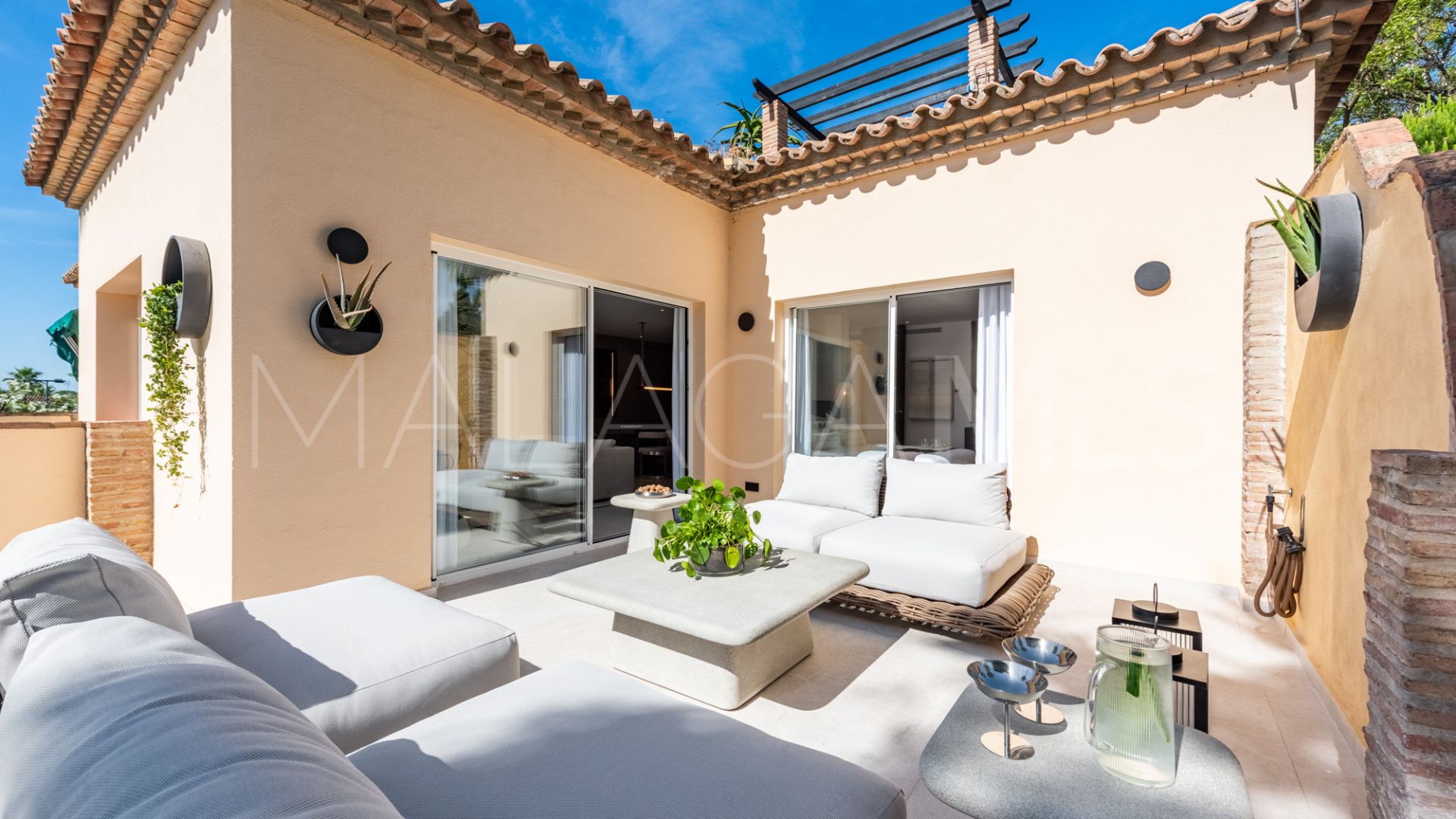 Duplex penthouse for sale in Nueva Andalucia with 3 bedrooms