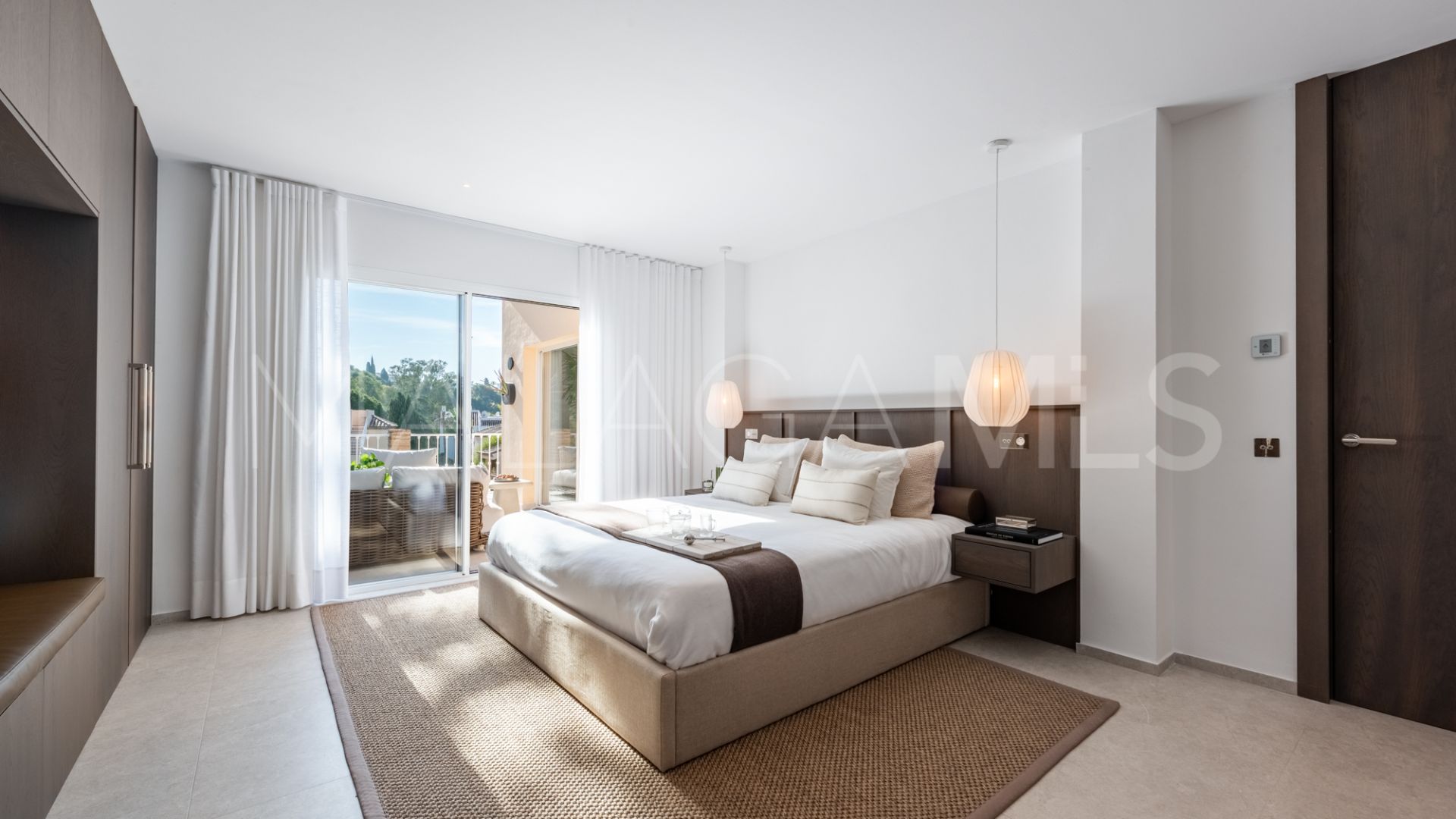 Duplex penthouse for sale in Nueva Andalucia with 3 bedrooms