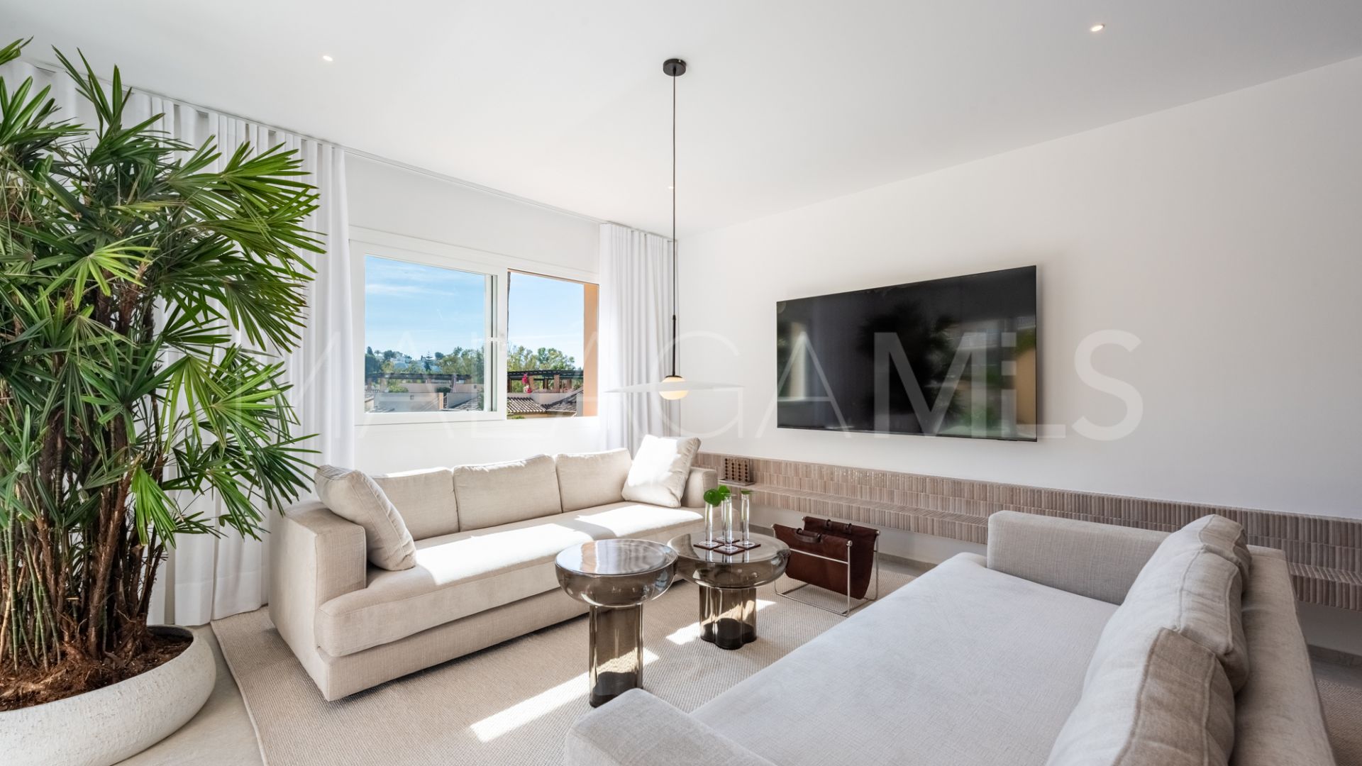 Duplex penthouse for sale in Nueva Andalucia with 3 bedrooms