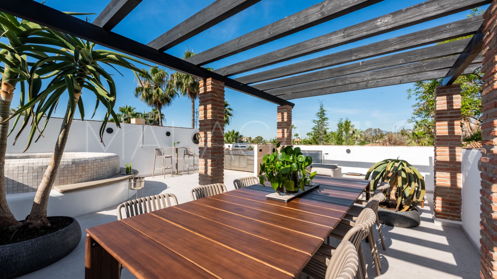 Duplex penthouse for sale in Nueva Andalucia with 3 bedrooms