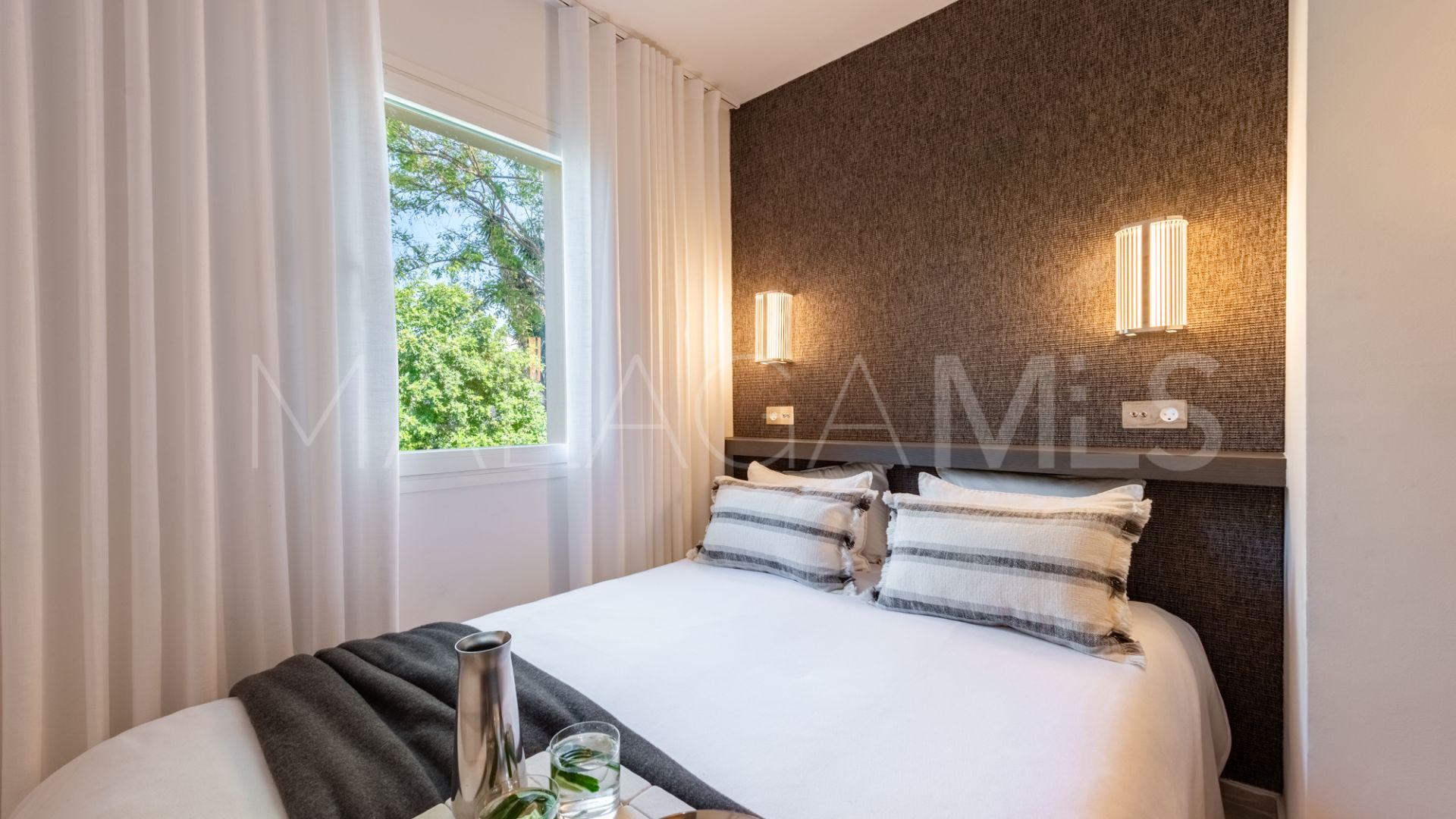 Duplex penthouse for sale in Nueva Andalucia with 3 bedrooms