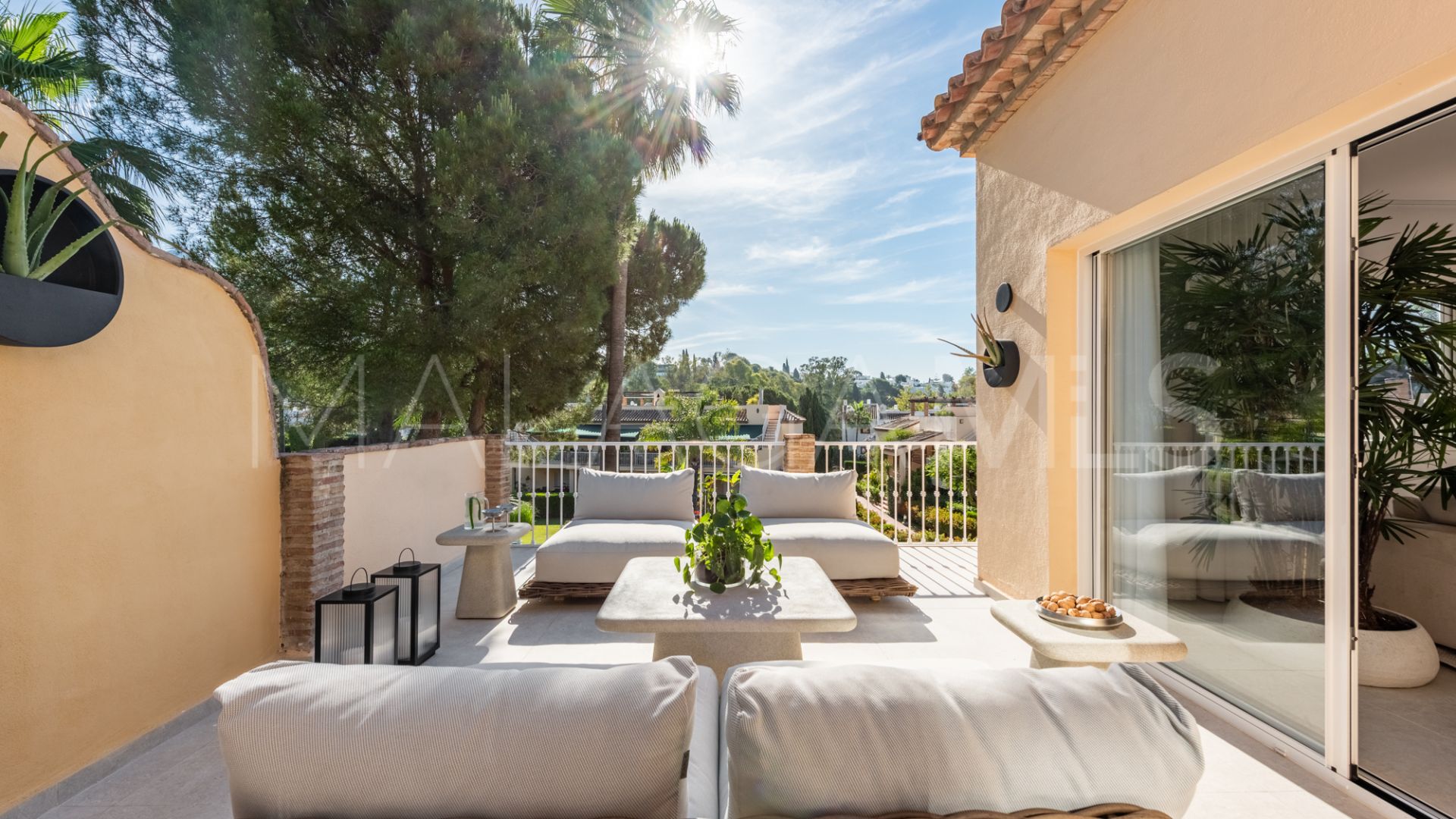 Duplex penthouse for sale in Nueva Andalucia with 3 bedrooms