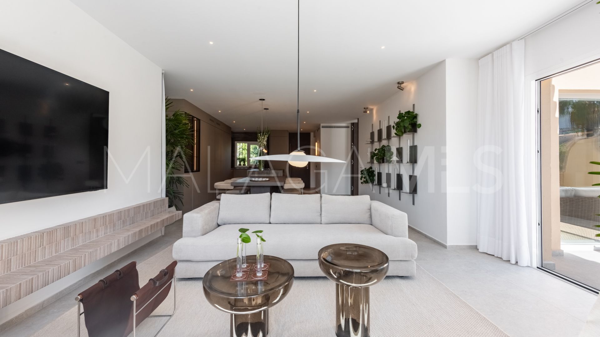 Duplex penthouse for sale in Nueva Andalucia with 3 bedrooms