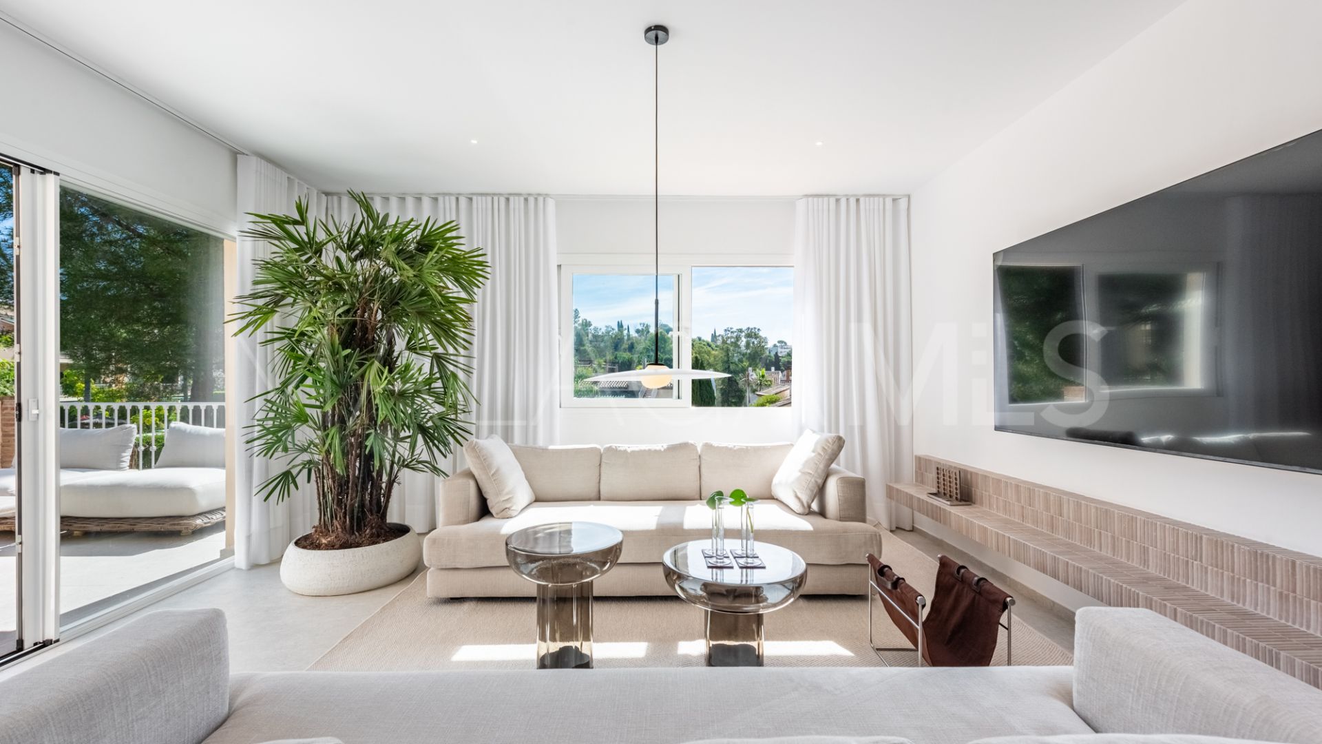 Duplex penthouse for sale in Nueva Andalucia with 3 bedrooms
