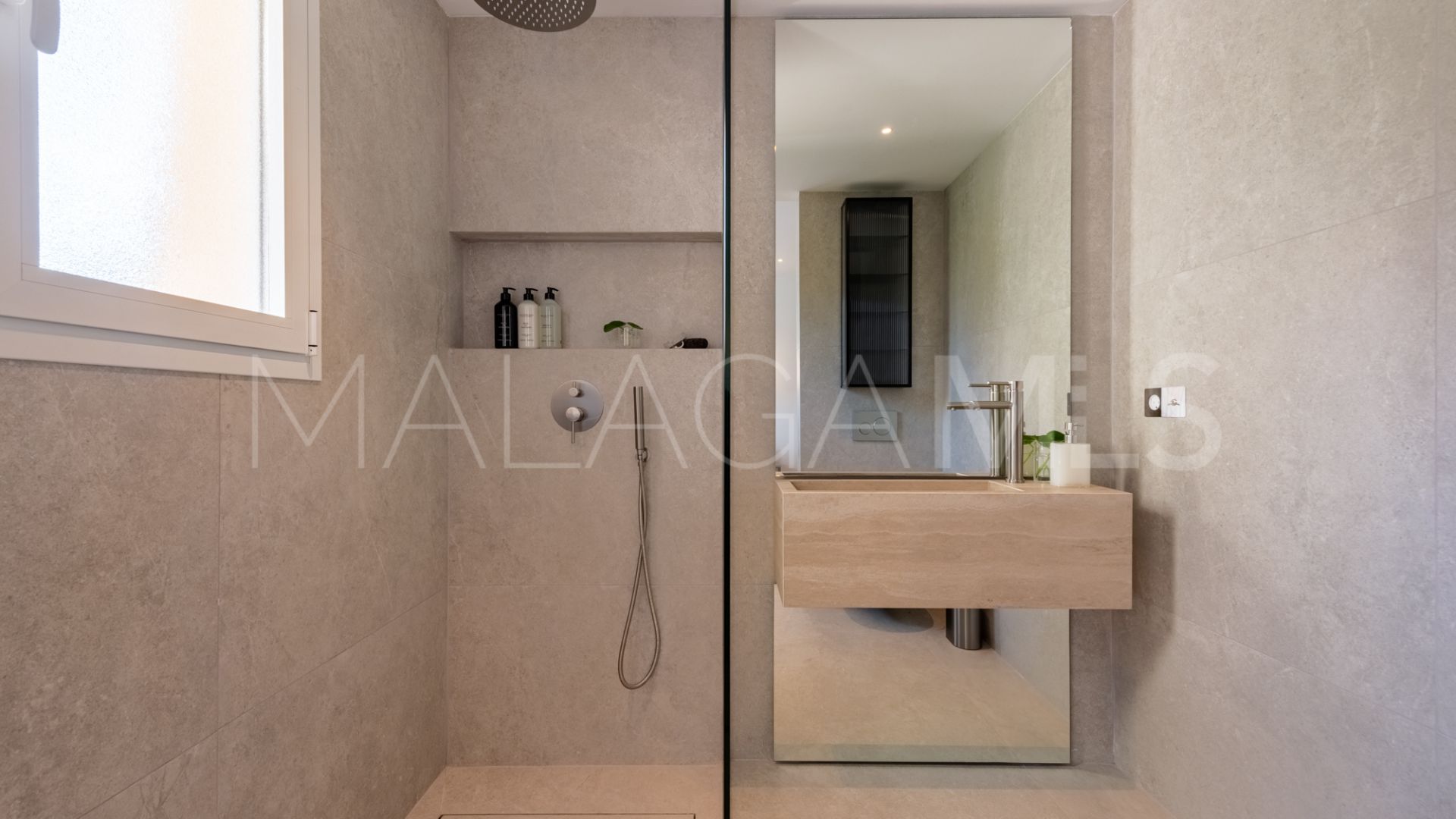 Duplex penthouse for sale in Nueva Andalucia with 3 bedrooms