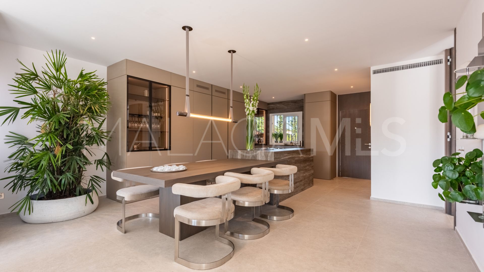 Duplex penthouse for sale in Nueva Andalucia with 3 bedrooms
