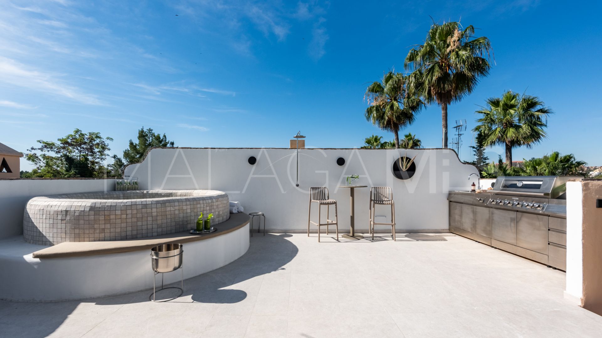 Duplex penthouse for sale in Nueva Andalucia with 3 bedrooms