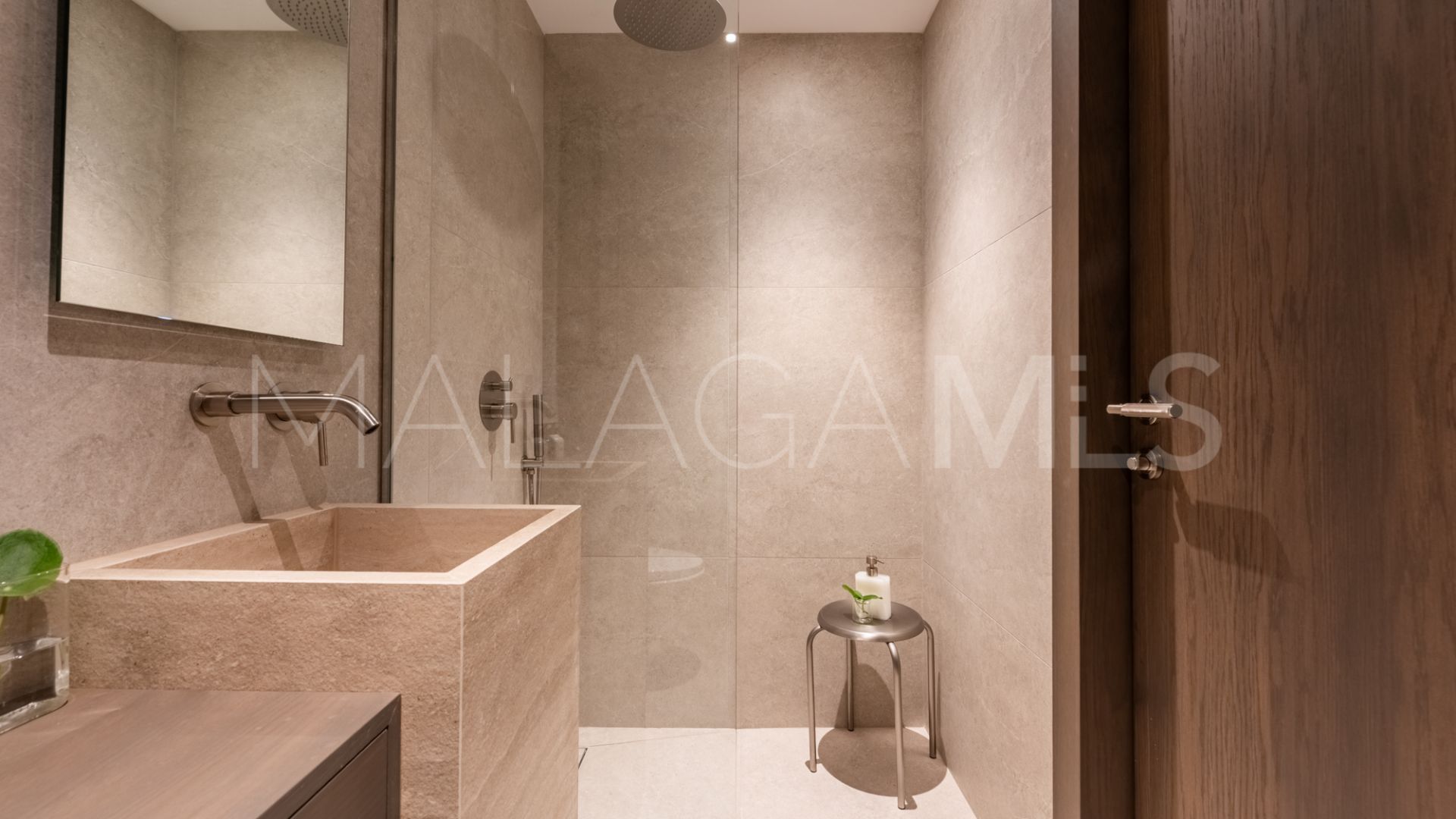 Duplex penthouse for sale in Nueva Andalucia with 3 bedrooms