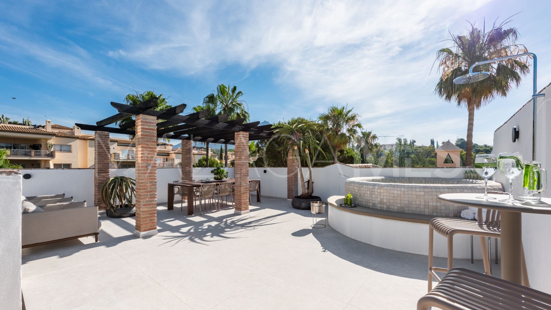 Duplex penthouse for sale in Nueva Andalucia with 3 bedrooms