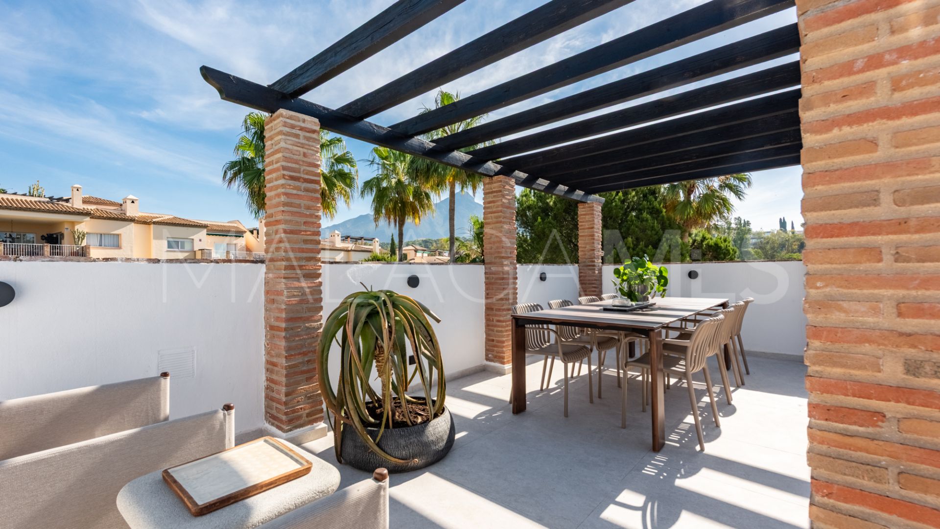 Duplex penthouse for sale in Nueva Andalucia with 3 bedrooms