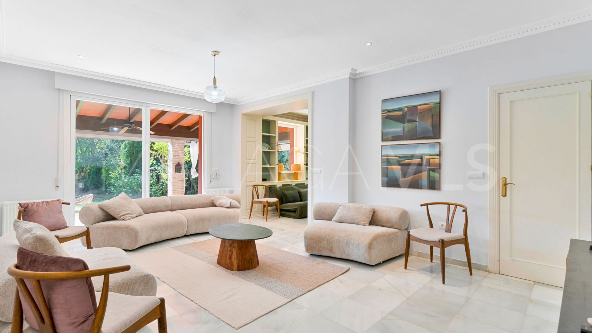 For sale villa in Nueva Andalucia with 6 bedrooms