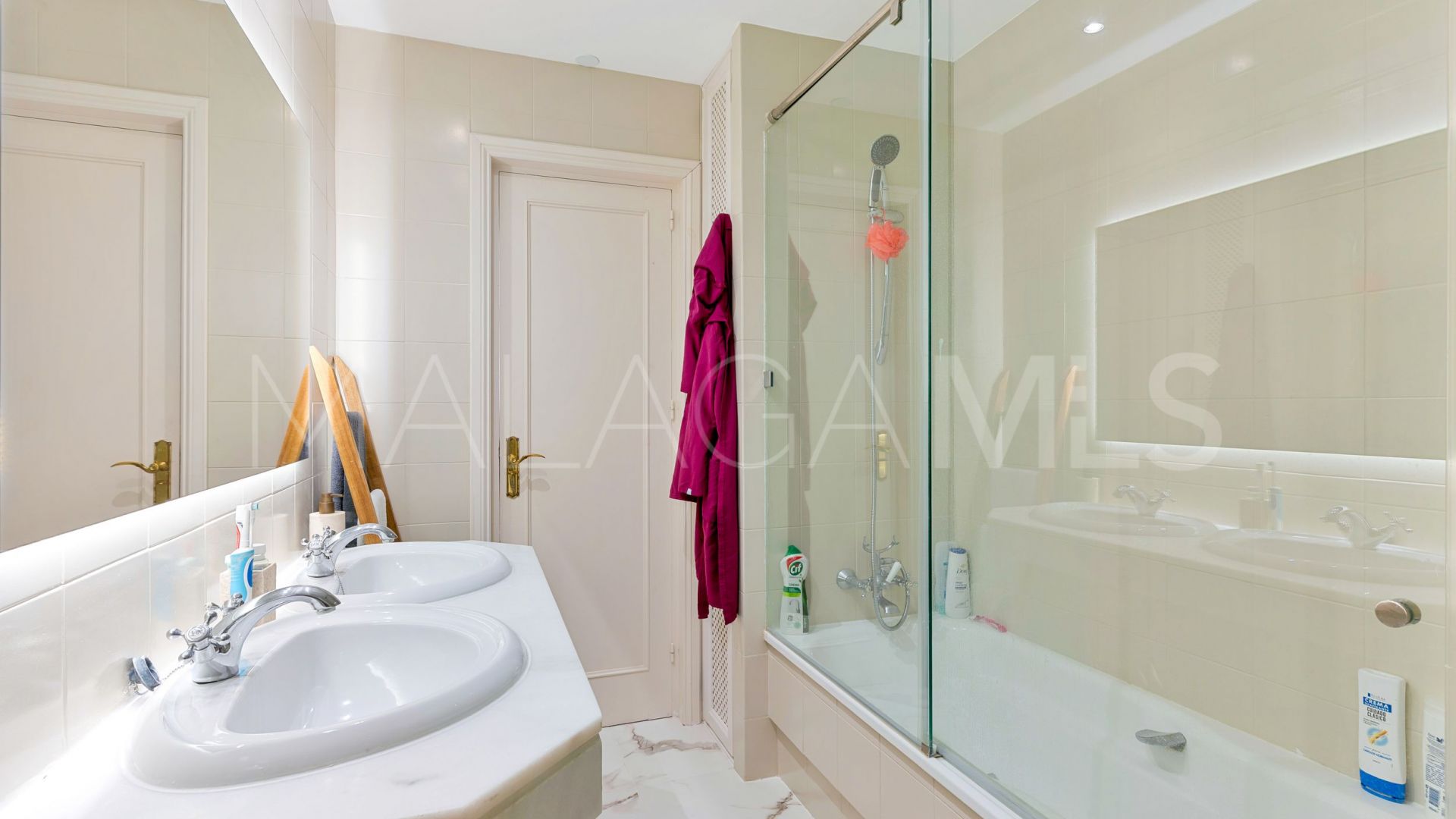 For sale villa in Nueva Andalucia with 6 bedrooms