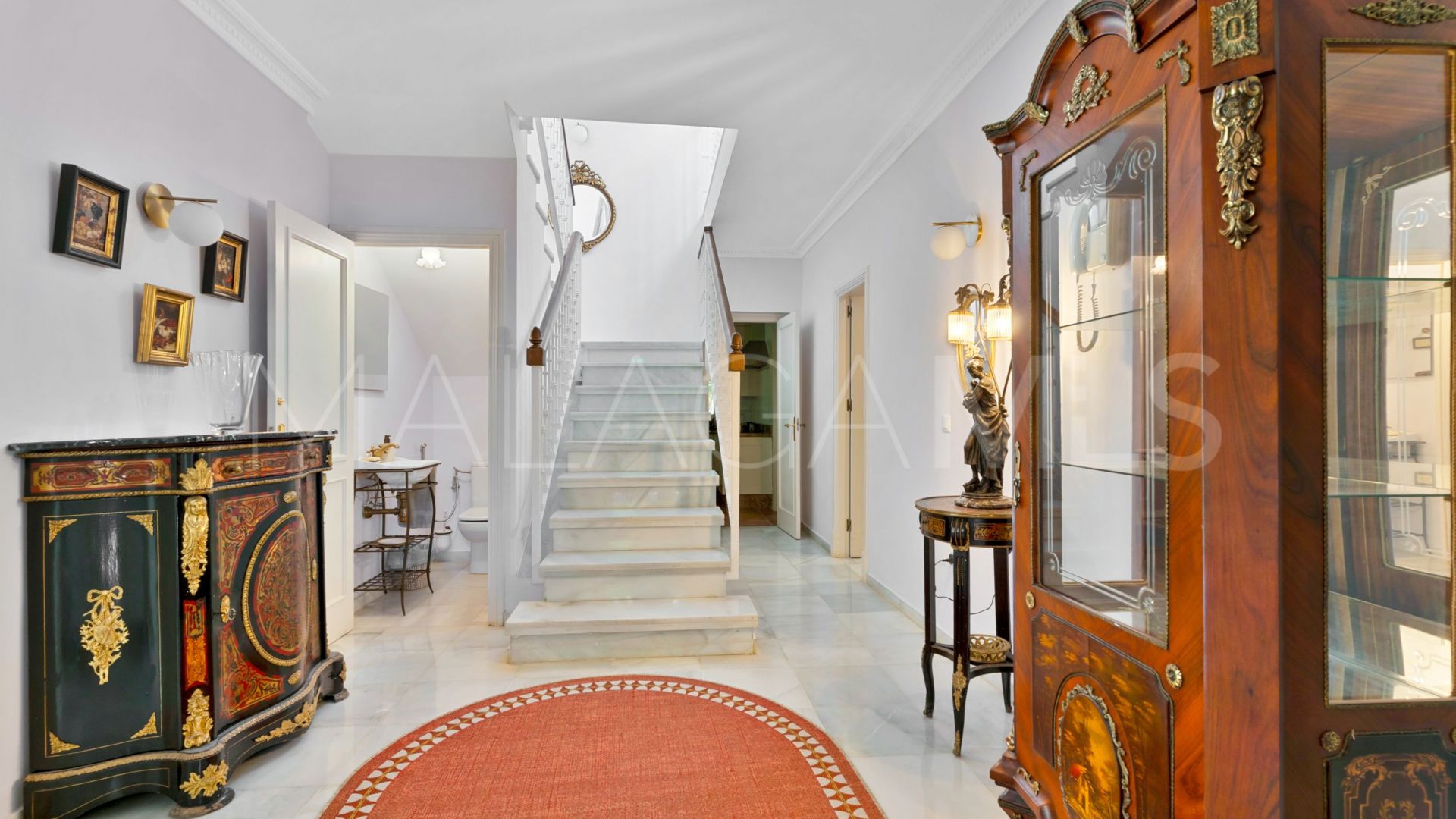 For sale villa in Nueva Andalucia with 6 bedrooms