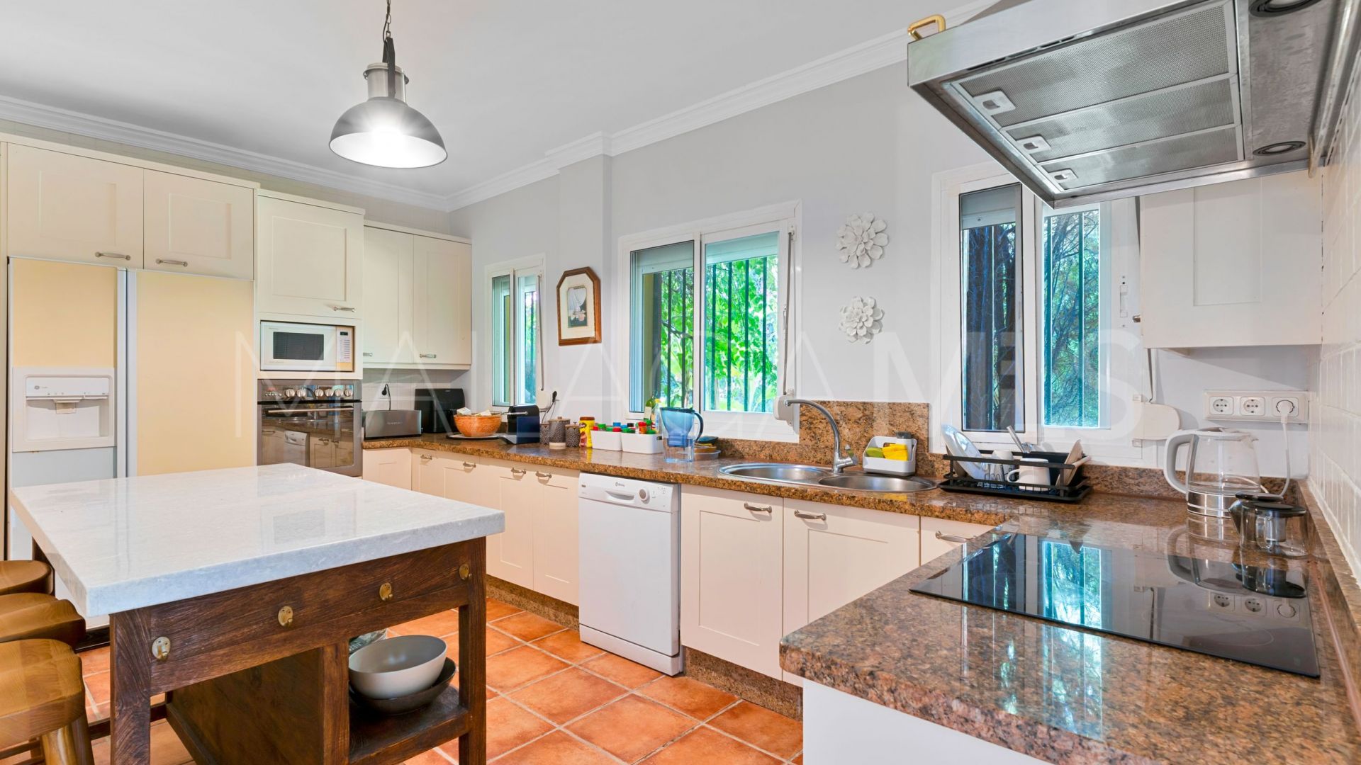 For sale villa in Nueva Andalucia with 6 bedrooms