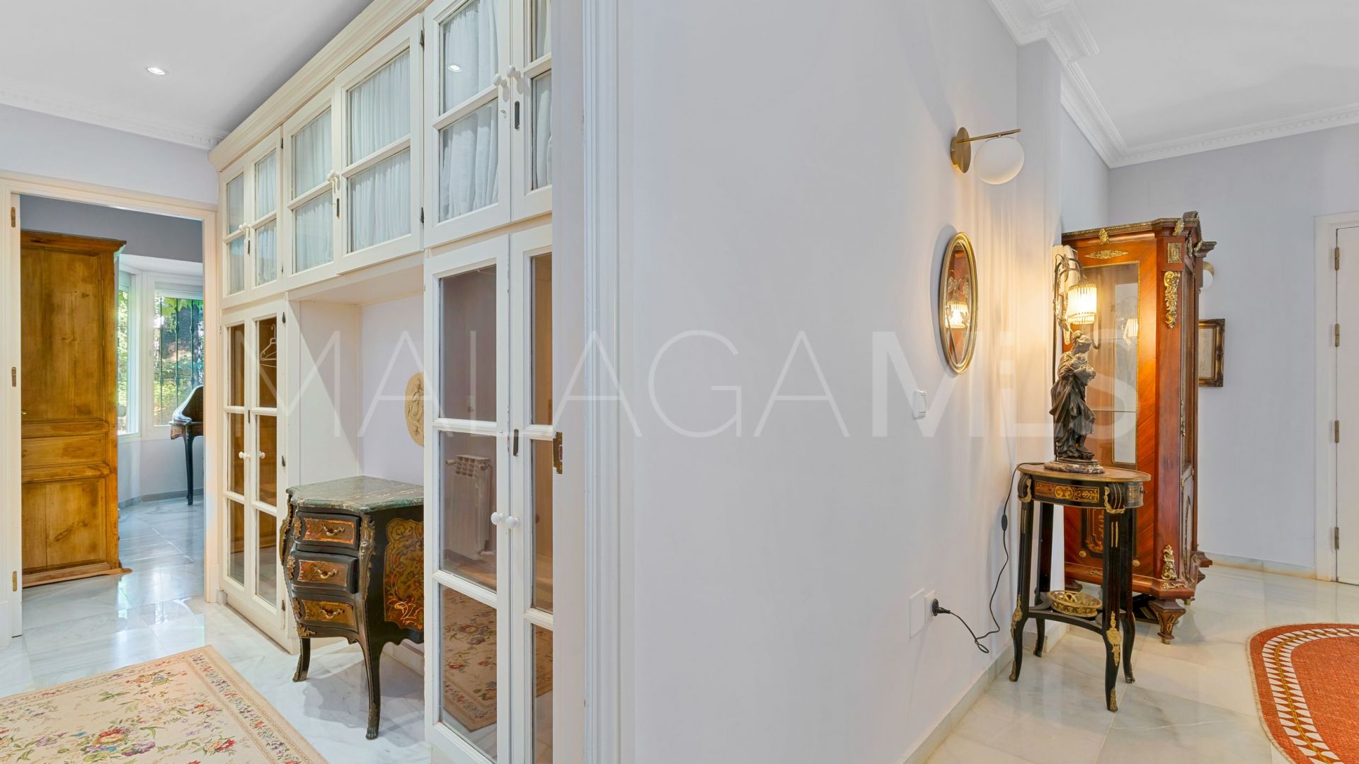 For sale villa in Nueva Andalucia with 6 bedrooms