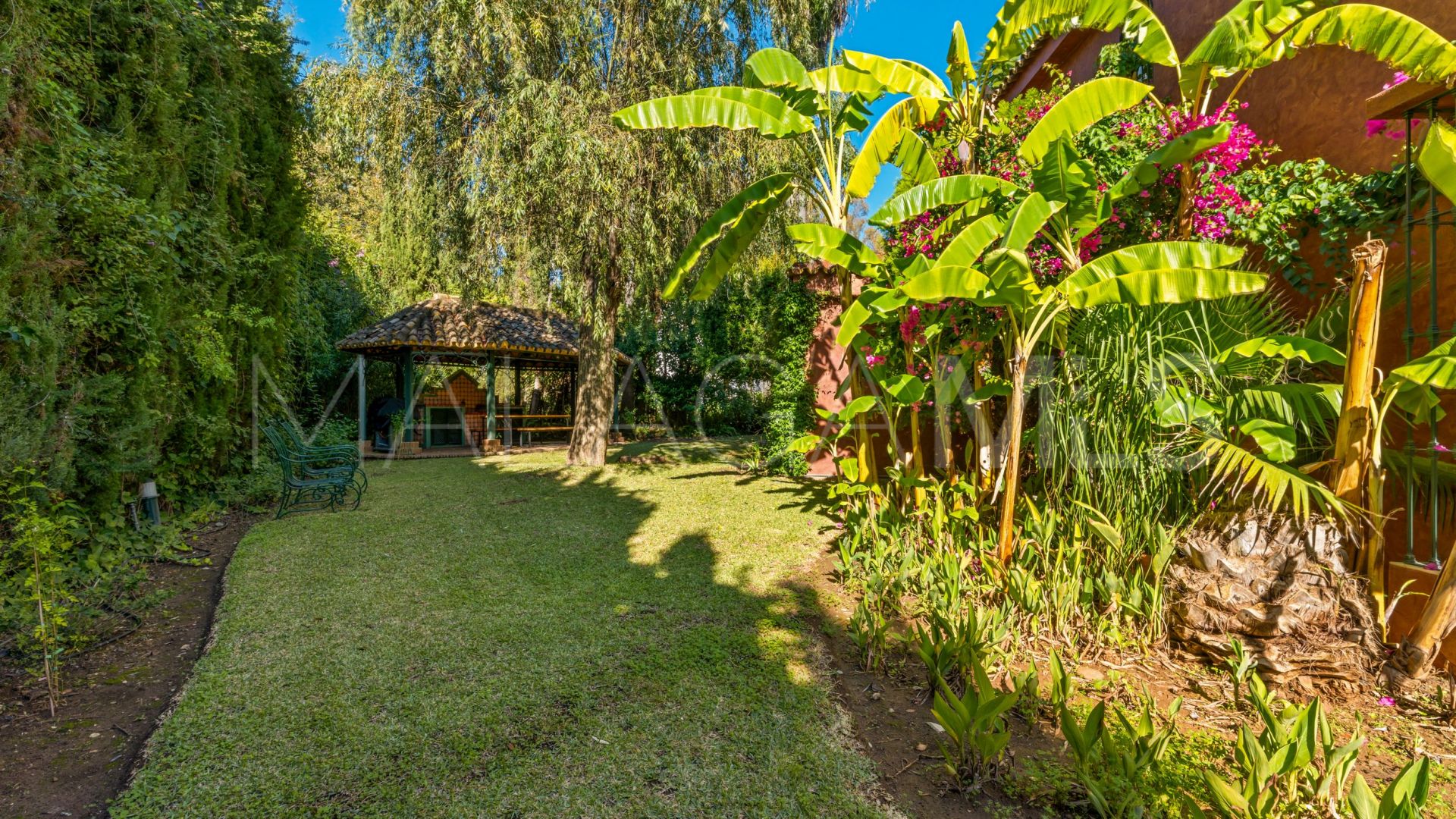 For sale villa in Nueva Andalucia with 6 bedrooms