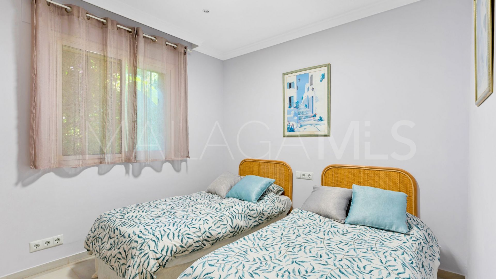 For sale villa in Nueva Andalucia with 6 bedrooms