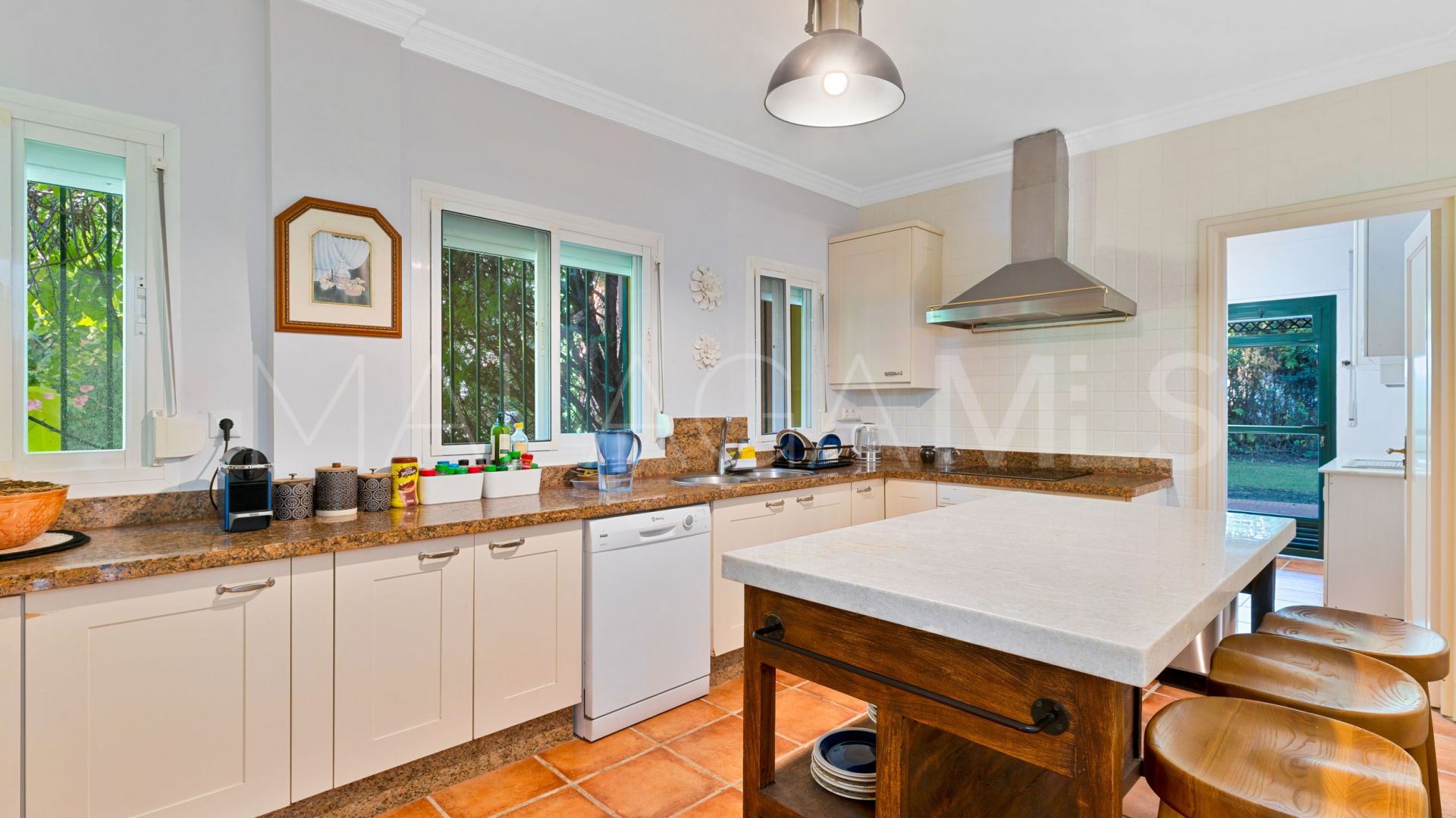 For sale villa in Nueva Andalucia with 6 bedrooms