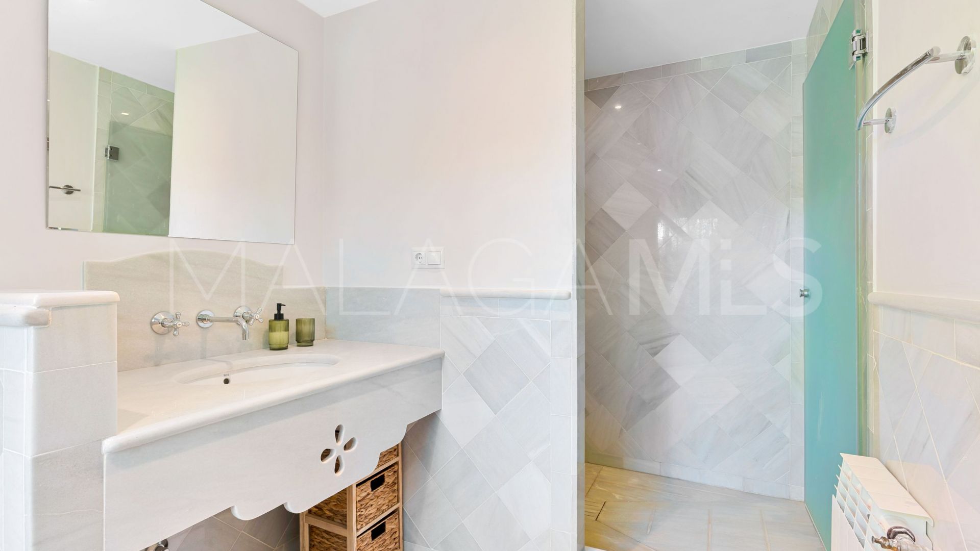 For sale villa in Nueva Andalucia with 6 bedrooms