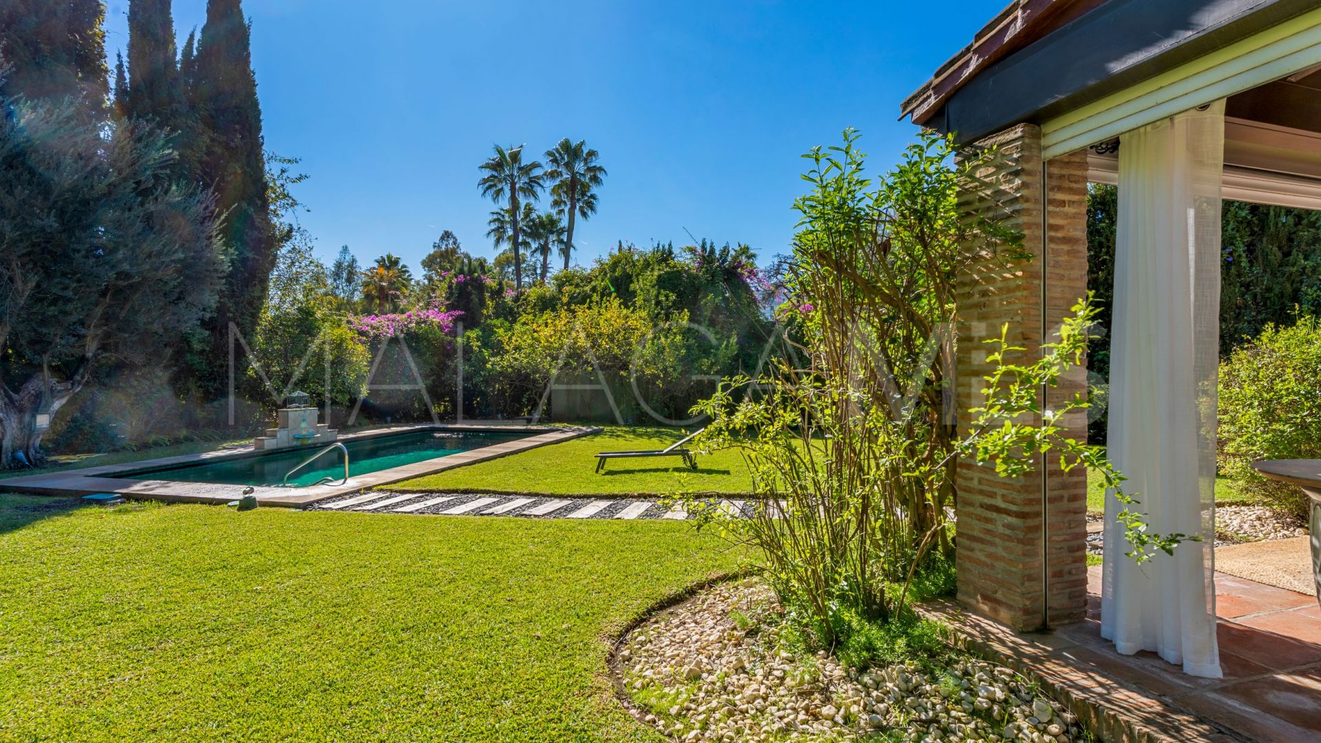 For sale villa in Nueva Andalucia with 6 bedrooms