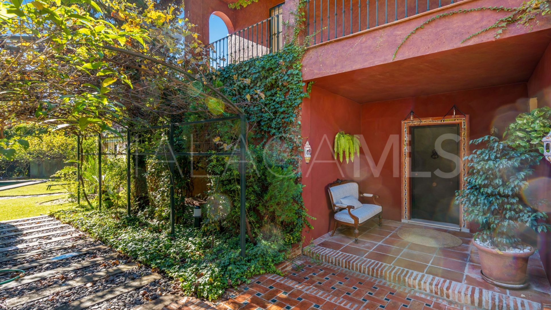 For sale villa in Nueva Andalucia with 6 bedrooms