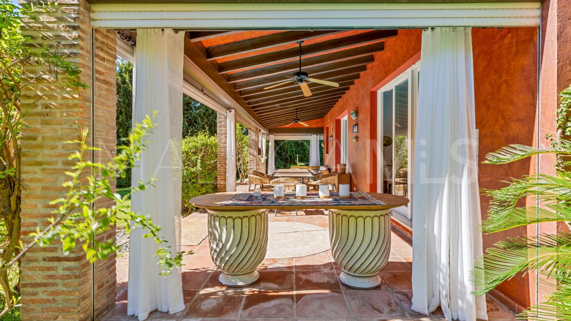 For sale villa in Nueva Andalucia with 6 bedrooms