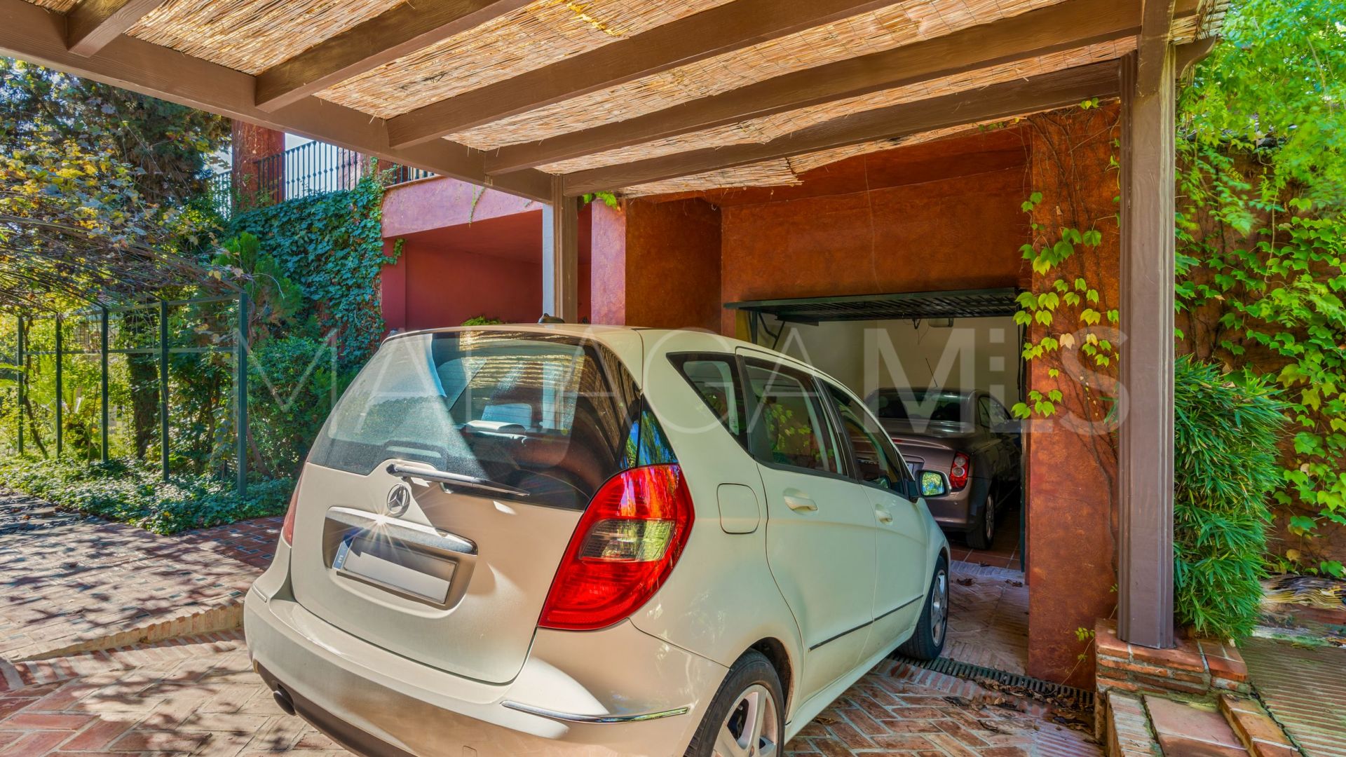 For sale villa in Nueva Andalucia with 6 bedrooms