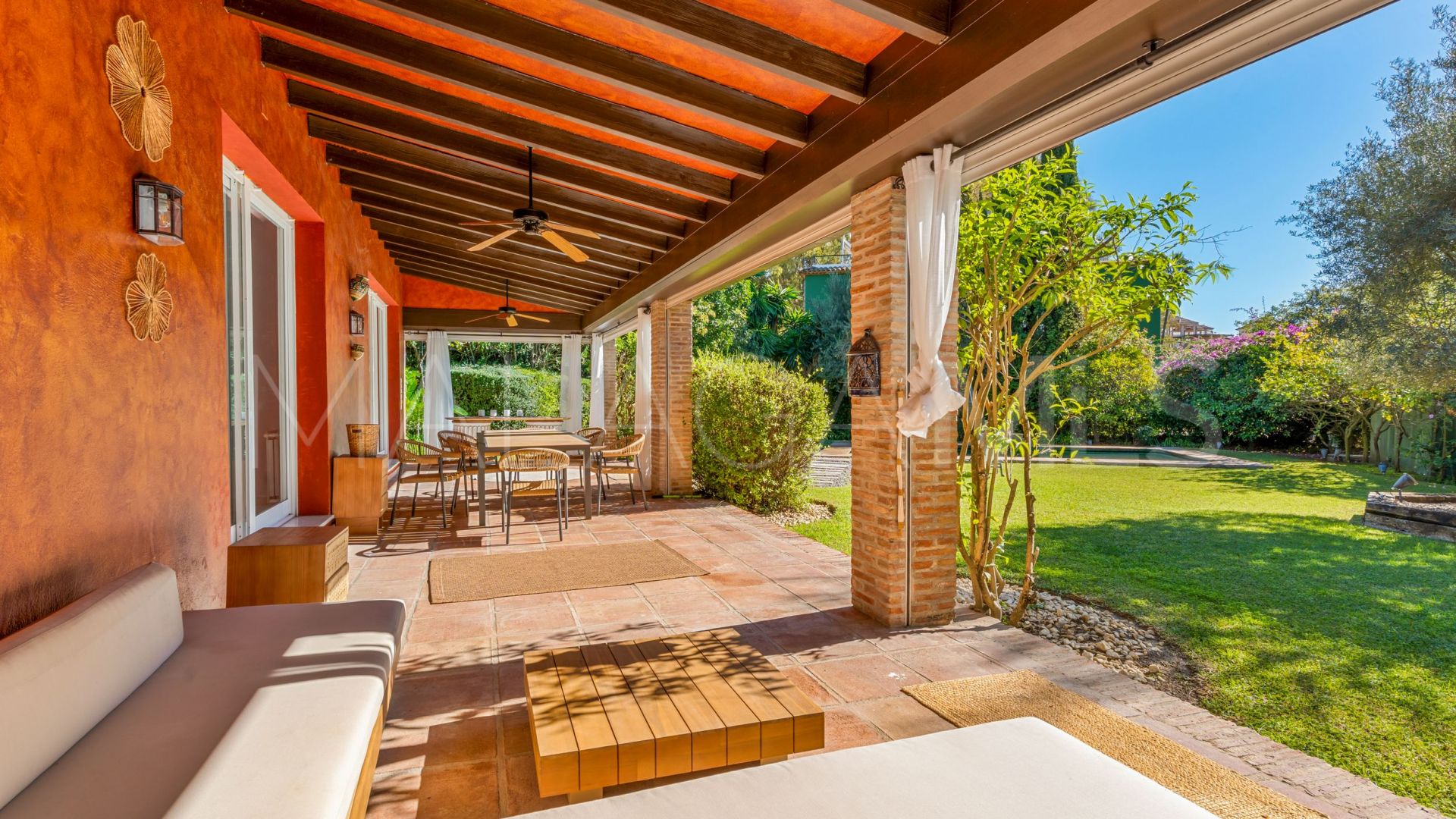 For sale villa in Nueva Andalucia with 6 bedrooms