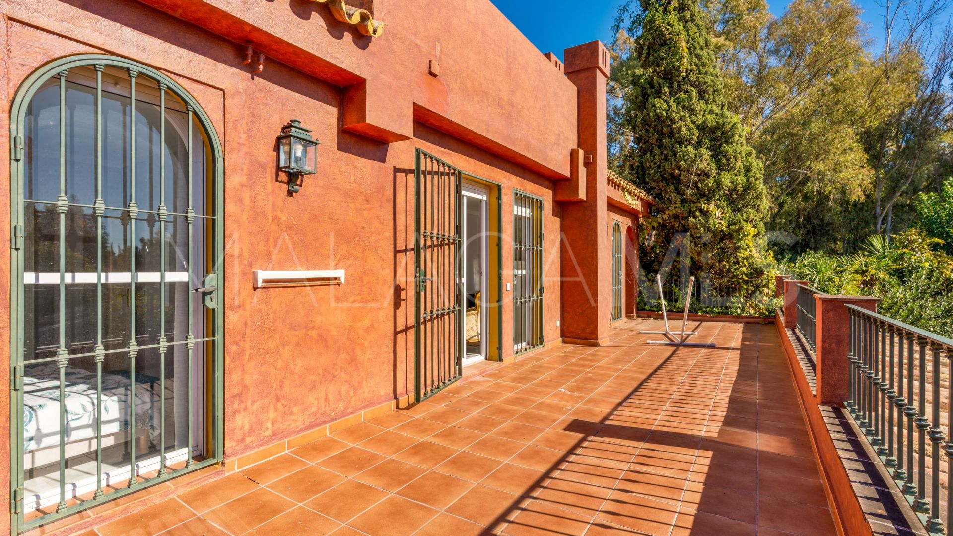 For sale villa in Nueva Andalucia with 6 bedrooms