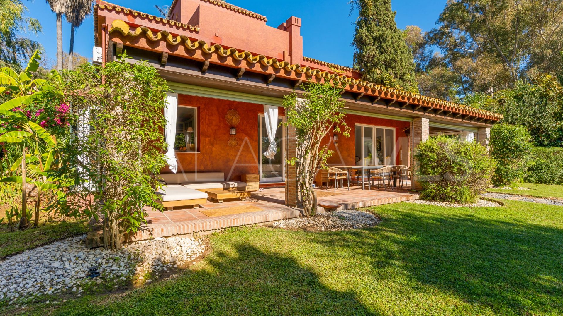 For sale villa in Nueva Andalucia with 6 bedrooms